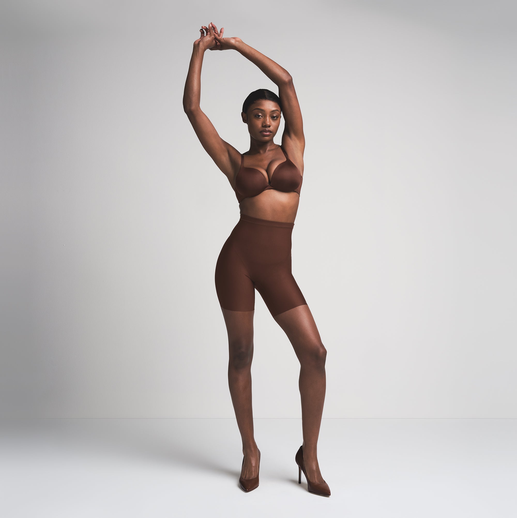 SKIMS BODY CORE SCULPT MID RISE SHORT | COCOA  ON A MODEL FRONT VIEW