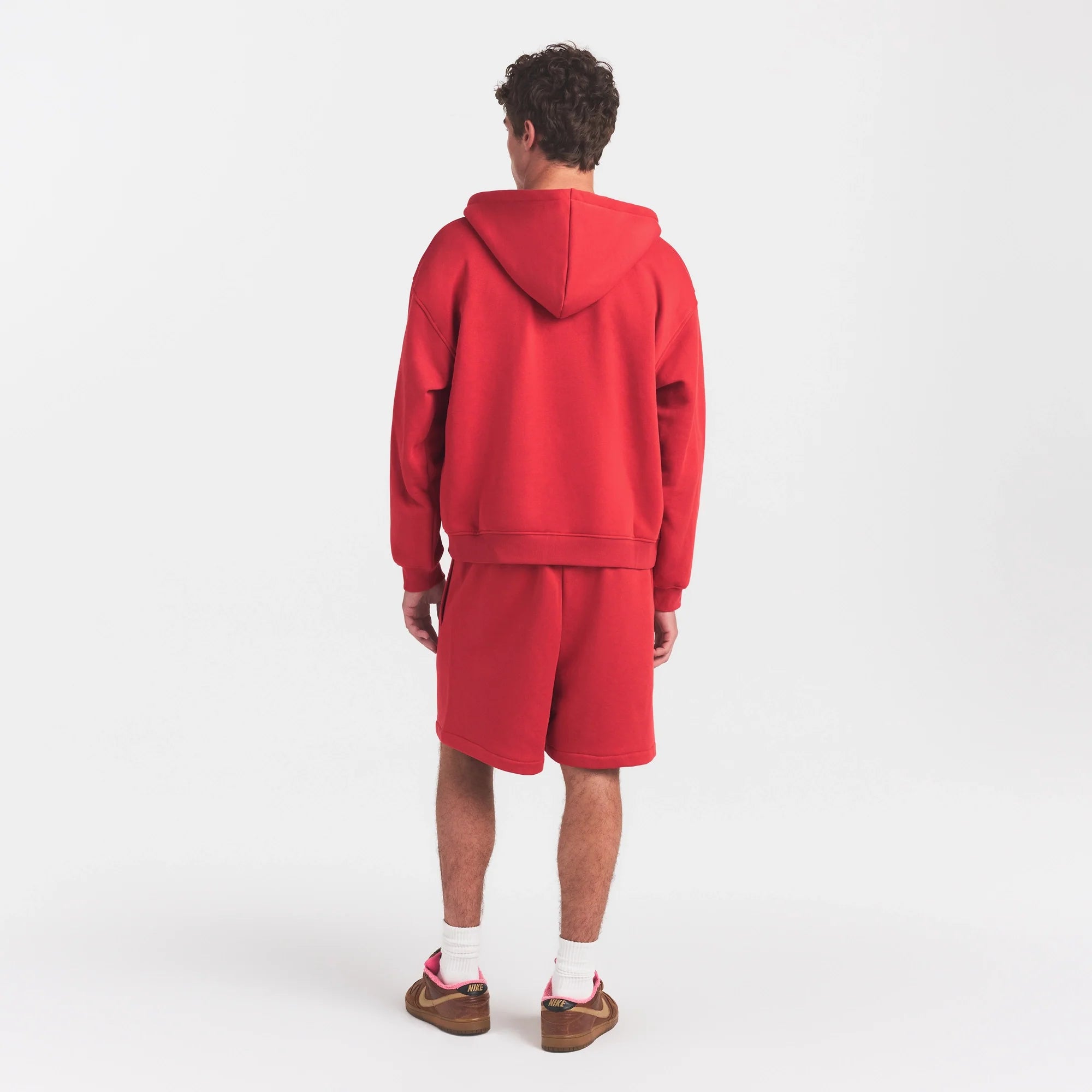 FLEECE LOUNGE MENS RELAXED SHORT | WASHED RED ON A MODEL FRONT VIEW @ | FOCUS: 0.0, 1.0, 0.9