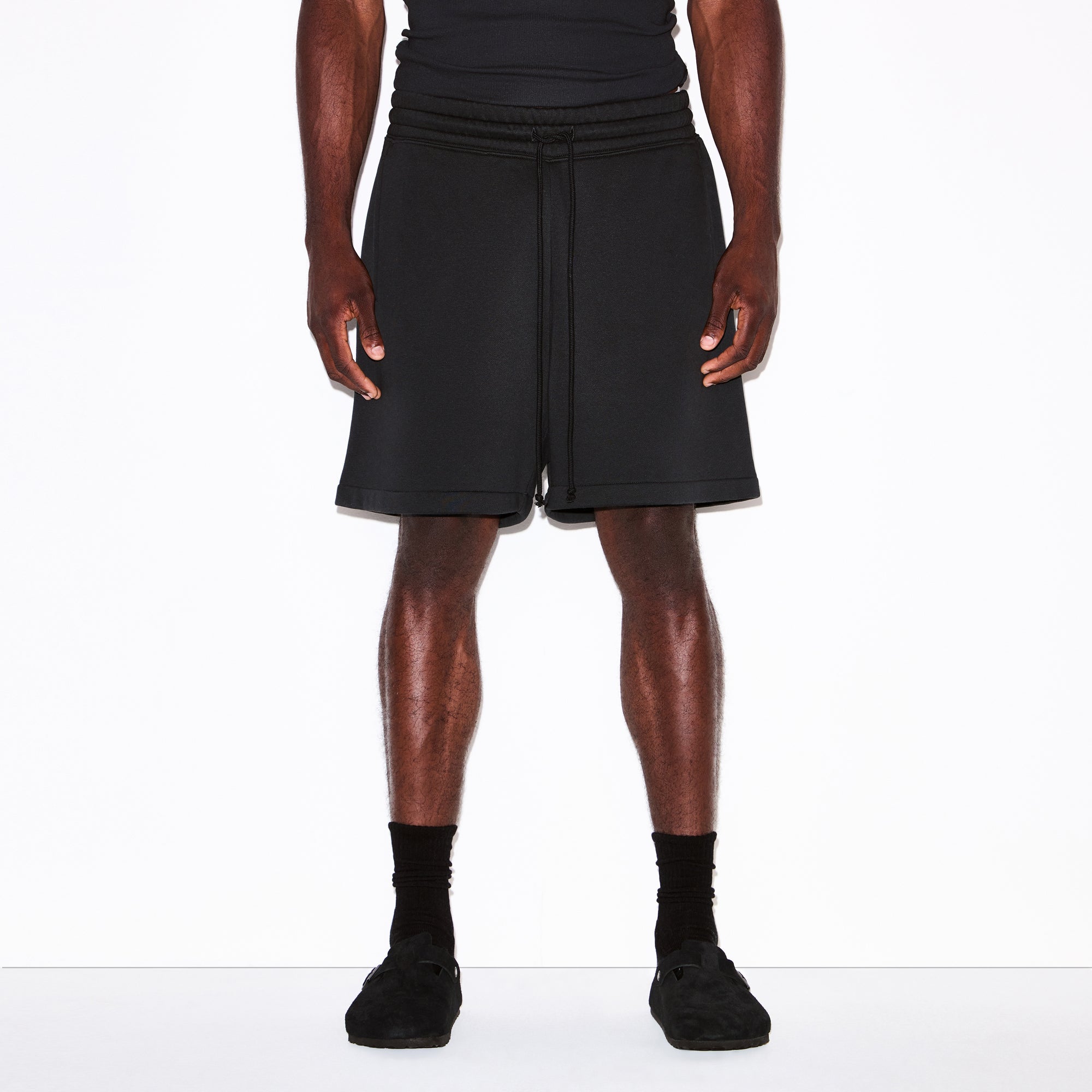 FLEECE LOUNGE MENS RELAXED SHORT | WASHED ONYX ON A MODEL SIDE VIEW @ | FOCUS: 0.0, 1.0, 0.9