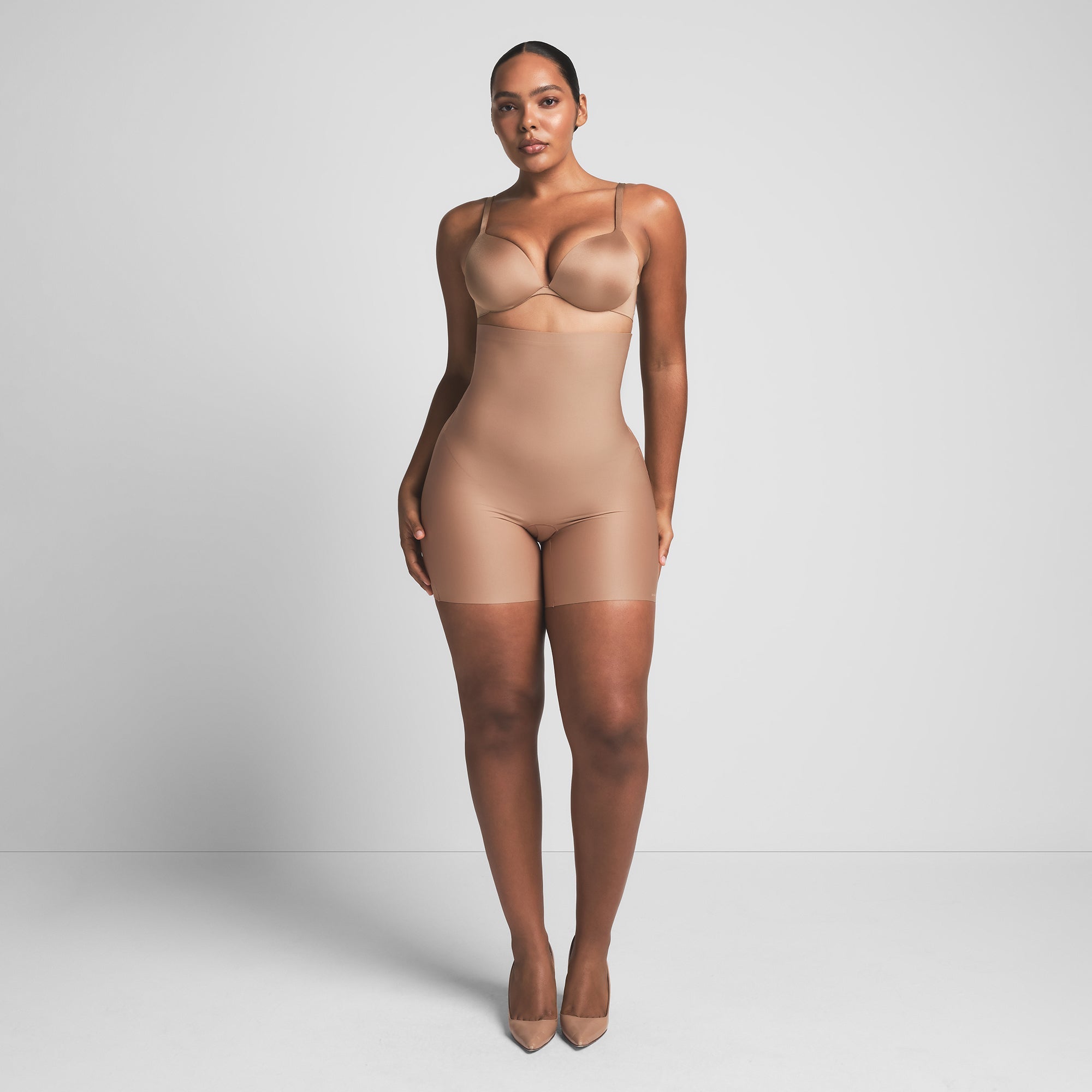 SKIMS BODY CORE SCULPT HIGH-WAISTED SHORT | SIENNA ON A MODEL FRONT VIEW