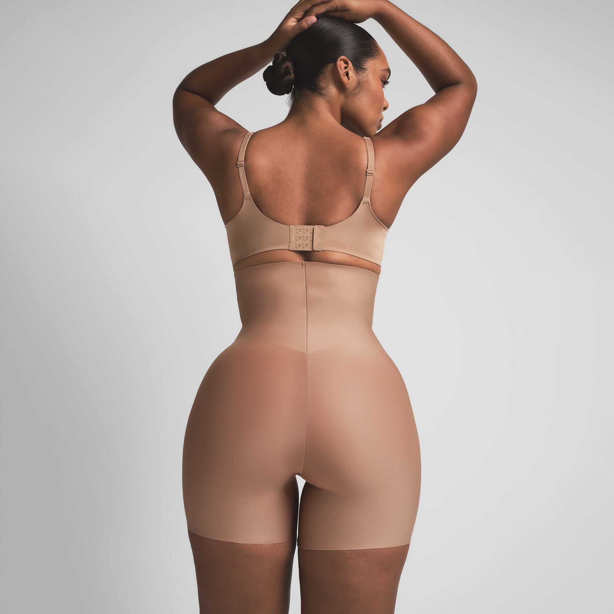 SKIMS BODY CORE SCULPT HIGH-WAISTED SHORT | SIENNA ON A MODEL BACK VIEW