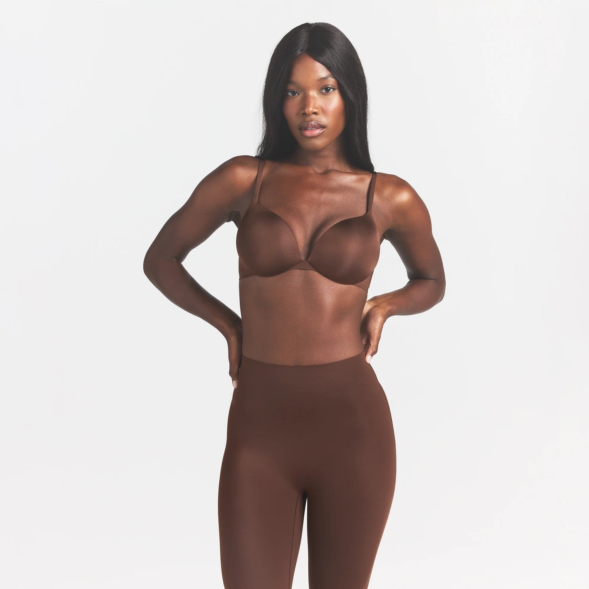 COOL SHAPEWEAR CAPRI | COCOA ON A MODEL FRONT VIEW @ | FOCUS: 0.0, 1.0, 0.9