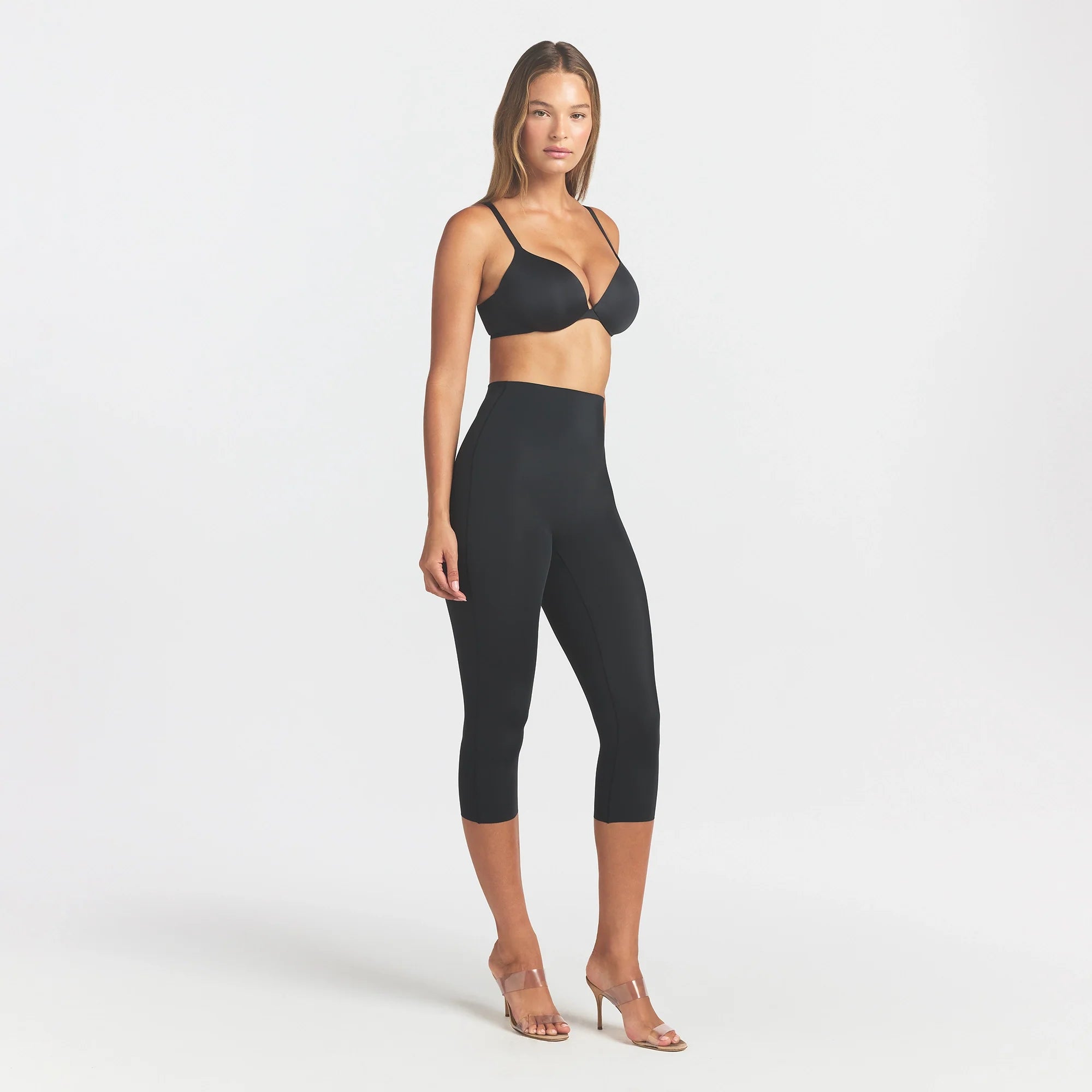 COOL SHAPEWEAR CAPRI | ONYX ON A MODEL SIDE VIEW @ | FOCUS: 0.0, 1.0, 0.9