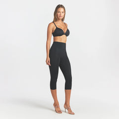 COOL SHAPEWEAR CAPRI | ONYX ON A MODEL SIDE VIEW @ | FOCUS: 0.0, 1.0, 0.9