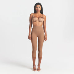 COOL SHAPEWEAR CAPRI | SIENNA ON A MODEL FRONT VIEW @ | FOCUS: 0.0, 1.0, 0.9