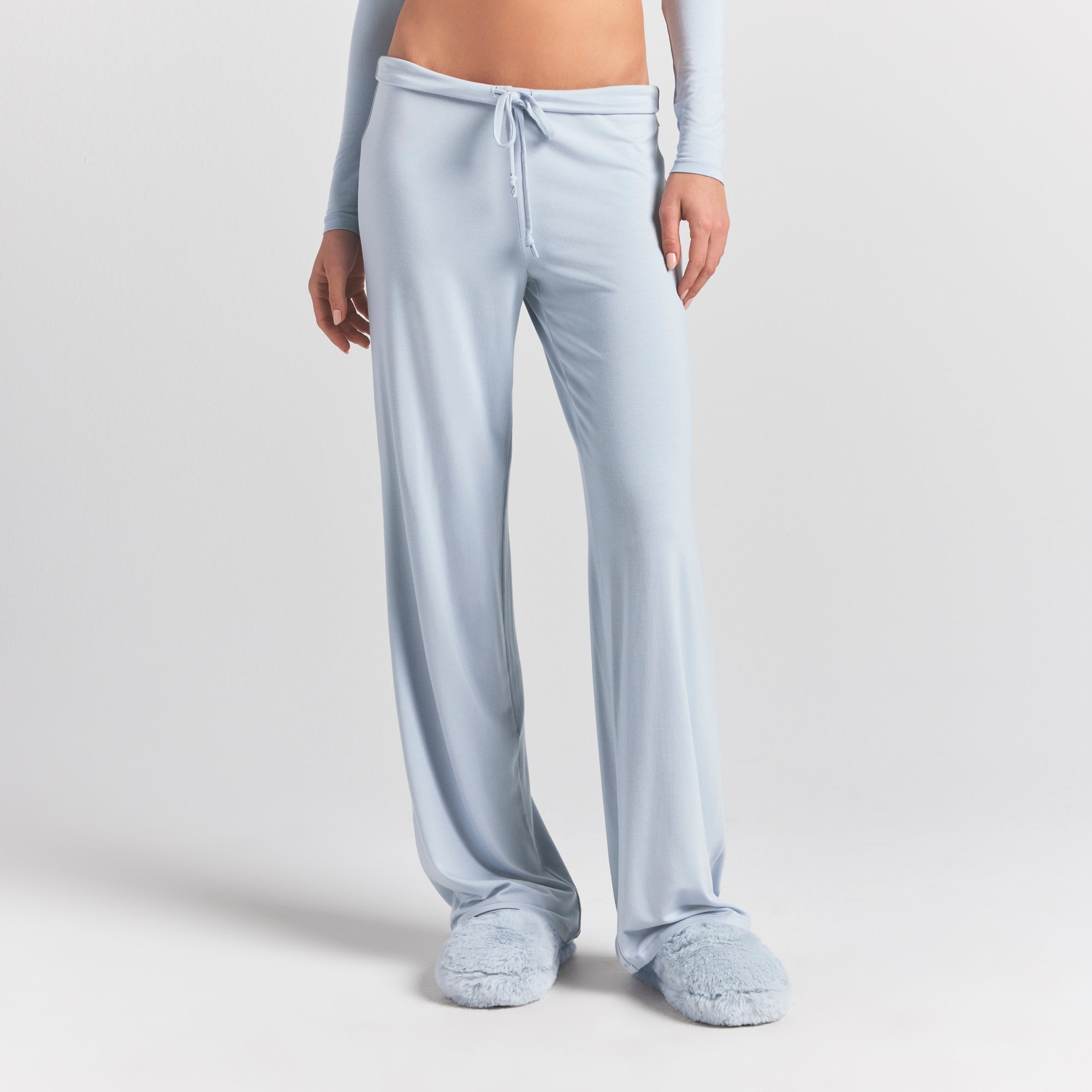 SKIMS SLEEP STRAIGHT LEG PANT | ZEN BLUE ON A MODEL FRONT VIEW @ | FOCUS: 0.0, 1.0, 0.9