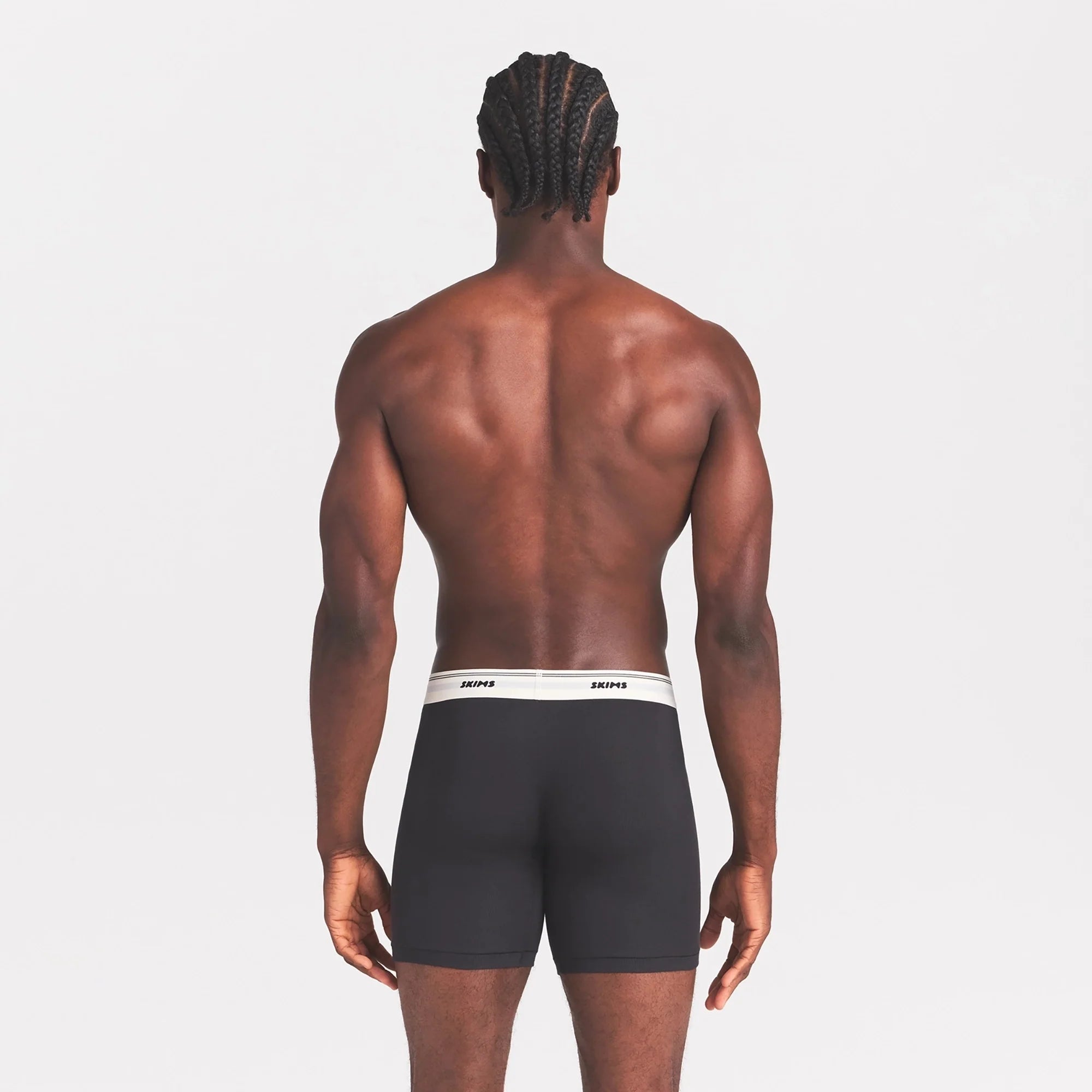 SKIMS COTTON RIB MENS 5" BOXER BRIEF | ONYX ON A MODEL SIDE VIEW @ | FOCUS: 0.0, 1.0, 0.9