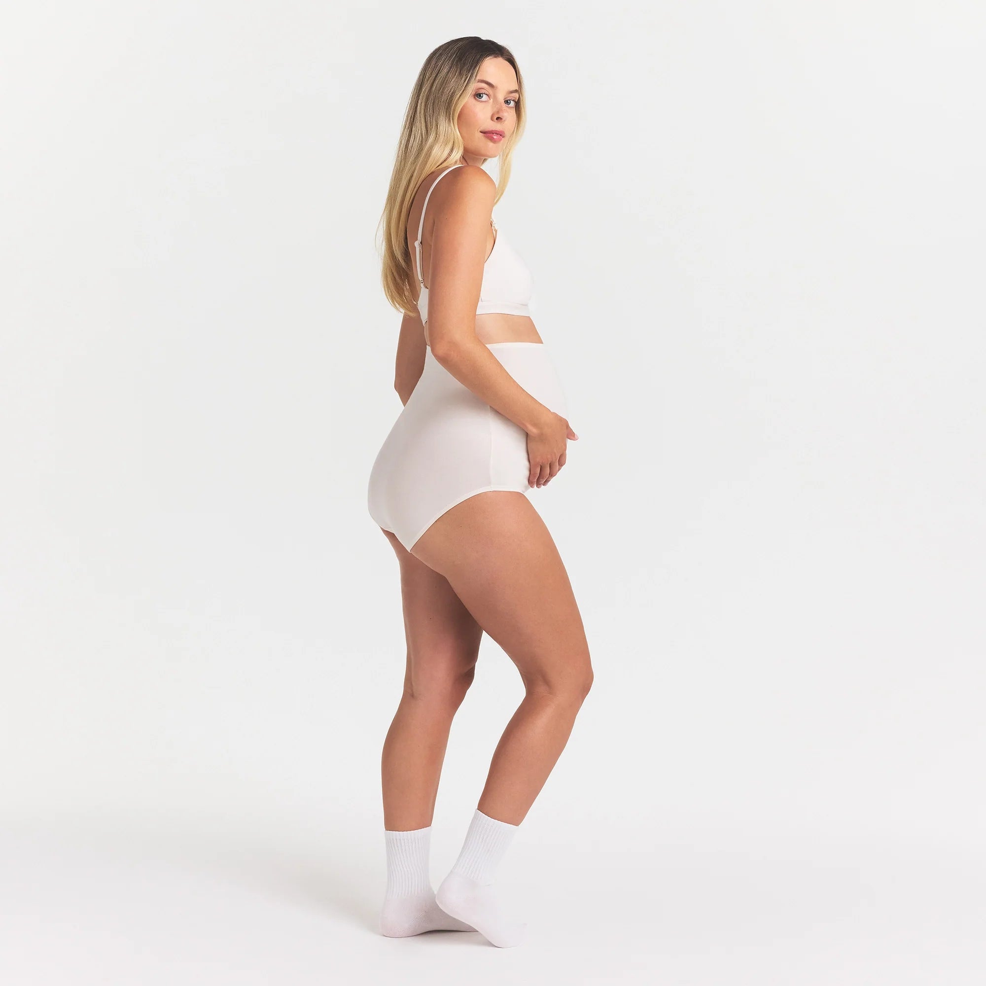 COTTON JERSEY MATERNITY HIGH-WAISTED BRIEF | MARBLE ON A MODEL SIDE VIEW @ | FOCUS: 0.0, 1.0, 0.9
