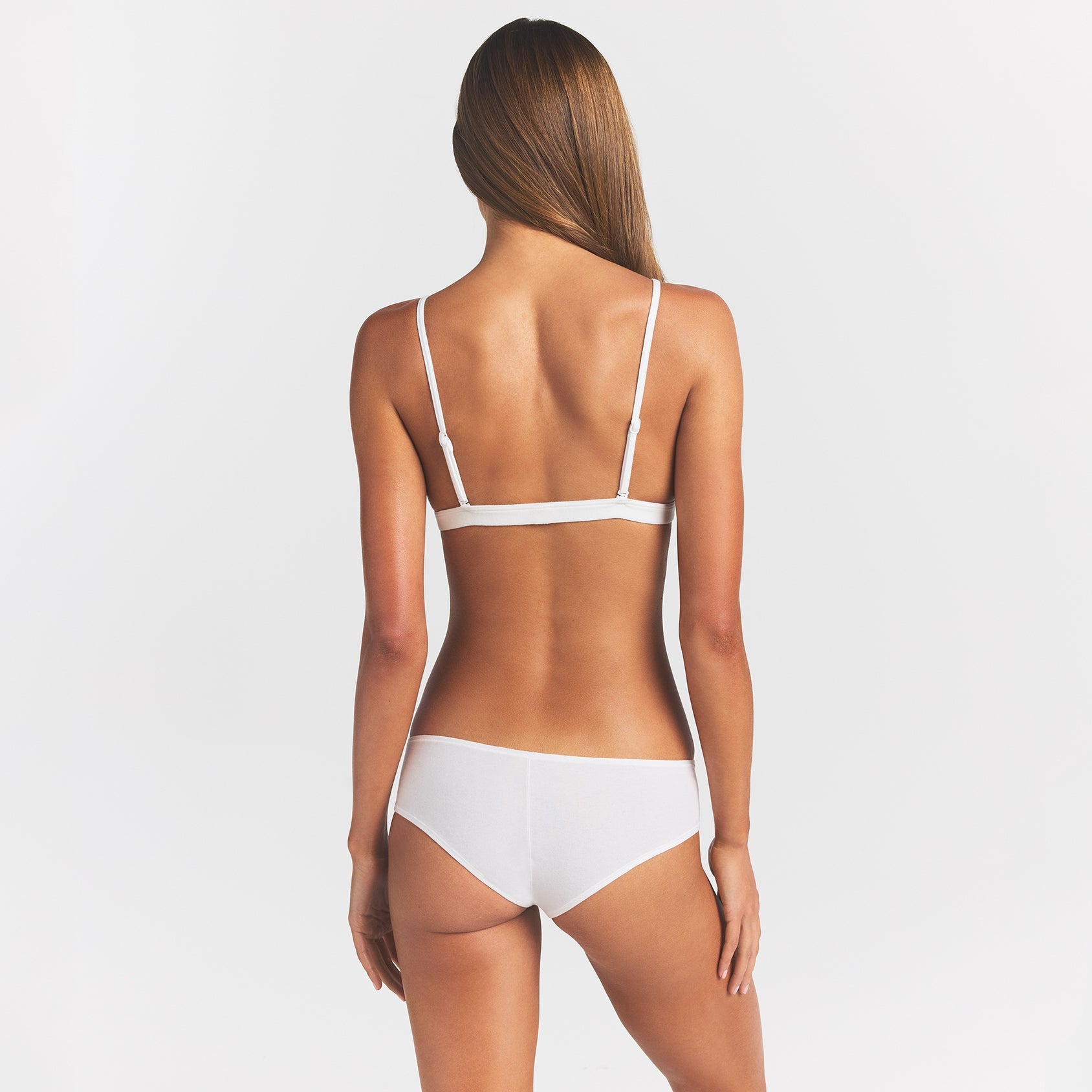 EVERYDAY COTTON TRIANGLE BRALETTE | SNOW ON A MODEL BACK VIEW @ | FOCUS: 0.0, 1.0, 0.9