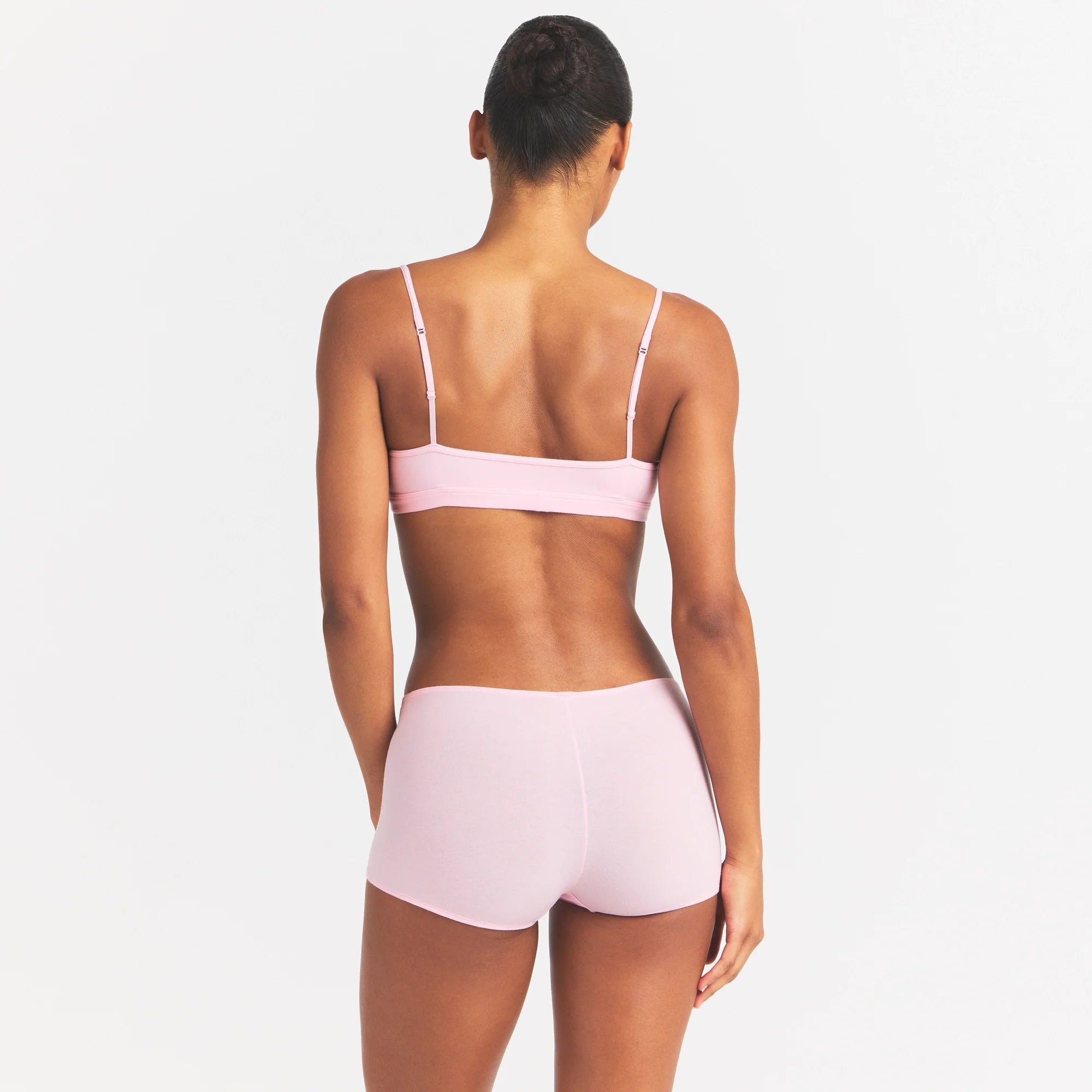 EVERYDAY COTTON SCOOP BRALETTE | PEONY ON A MODEL SIDE VIEW @ | FOCUS: 0.0, 1.0, 0.9
