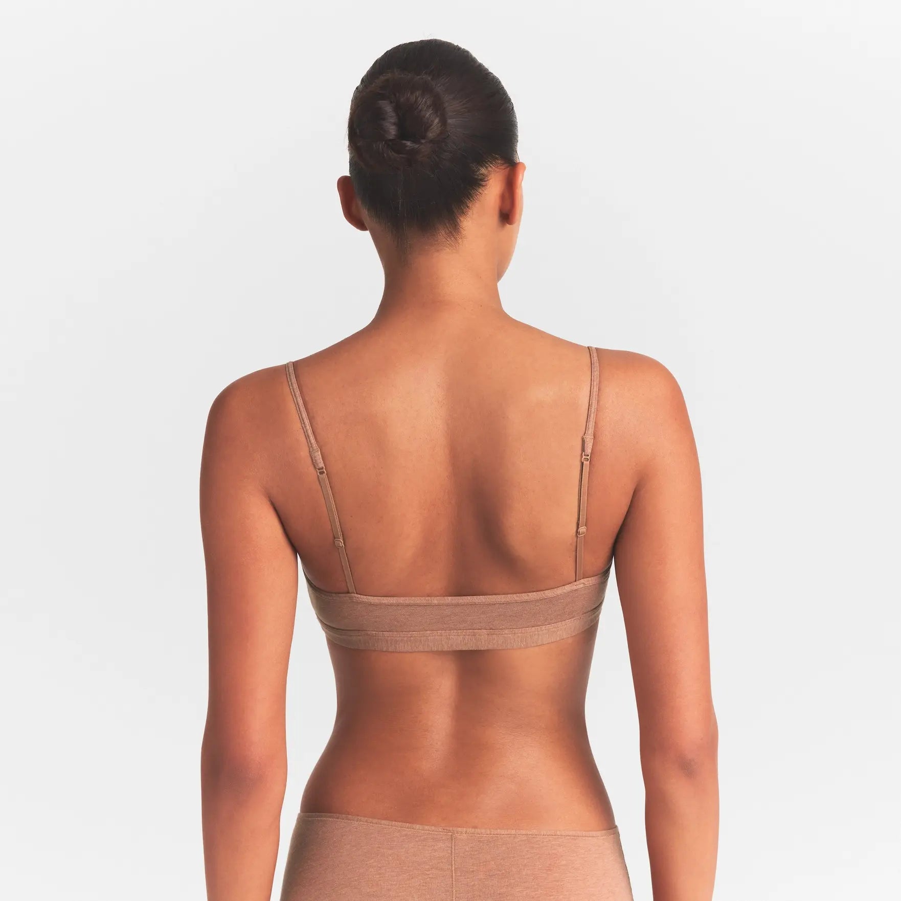 EVERYDAY COTTON SCOOP BRALETTE | SIENNA HEATHER ON A MODEL SIDE  VIEW @ | FOCUS: 0.0, 1.0, 0.9