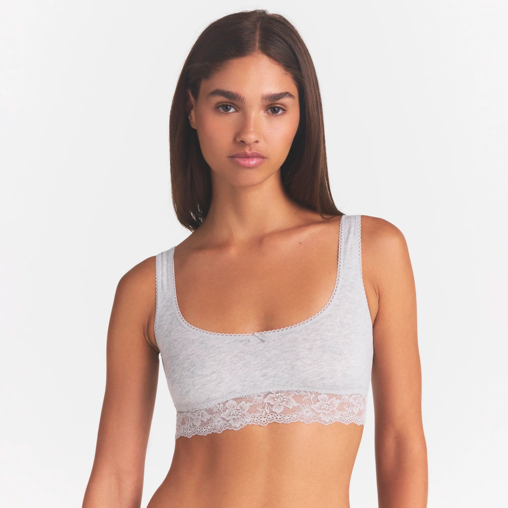 LIGHTWEIGHT COTTON LACE SCOOP BRALETTE | LIGHT HEATHER GREY ON A MODEL SIDE VIEW @ | FOCUS: 0.0, 1.0, 0.9