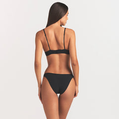 EVERYDAY COTTON T-SHIRT BRA | ONYX ON A MODEL SIDE VIEW @ | FOCUS: 0.0, 1.0, 0.9