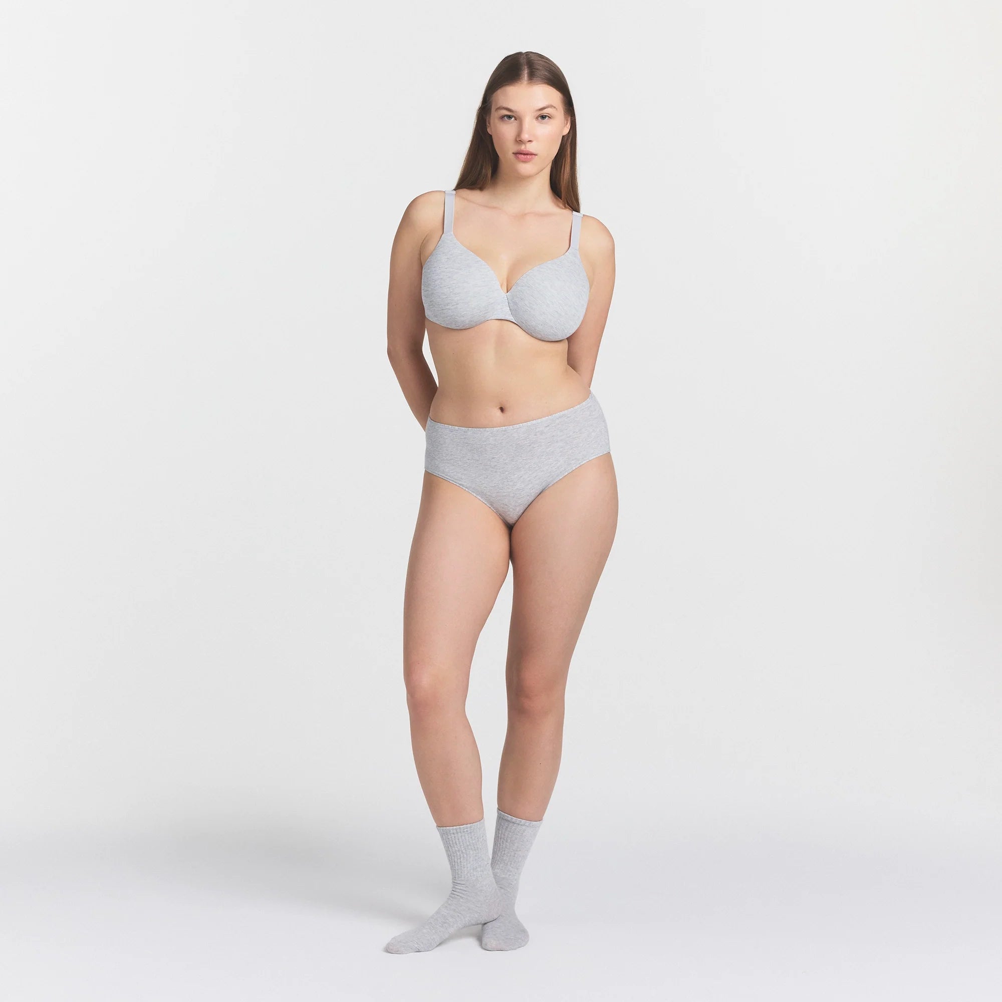 EVERYDAY COTTON FULL COVERAGE BRA | LIGHT HEATHER GREY ON A MODEL FRONT VIEW @ | FOCUS: 0.0, 1.0, 0.9
