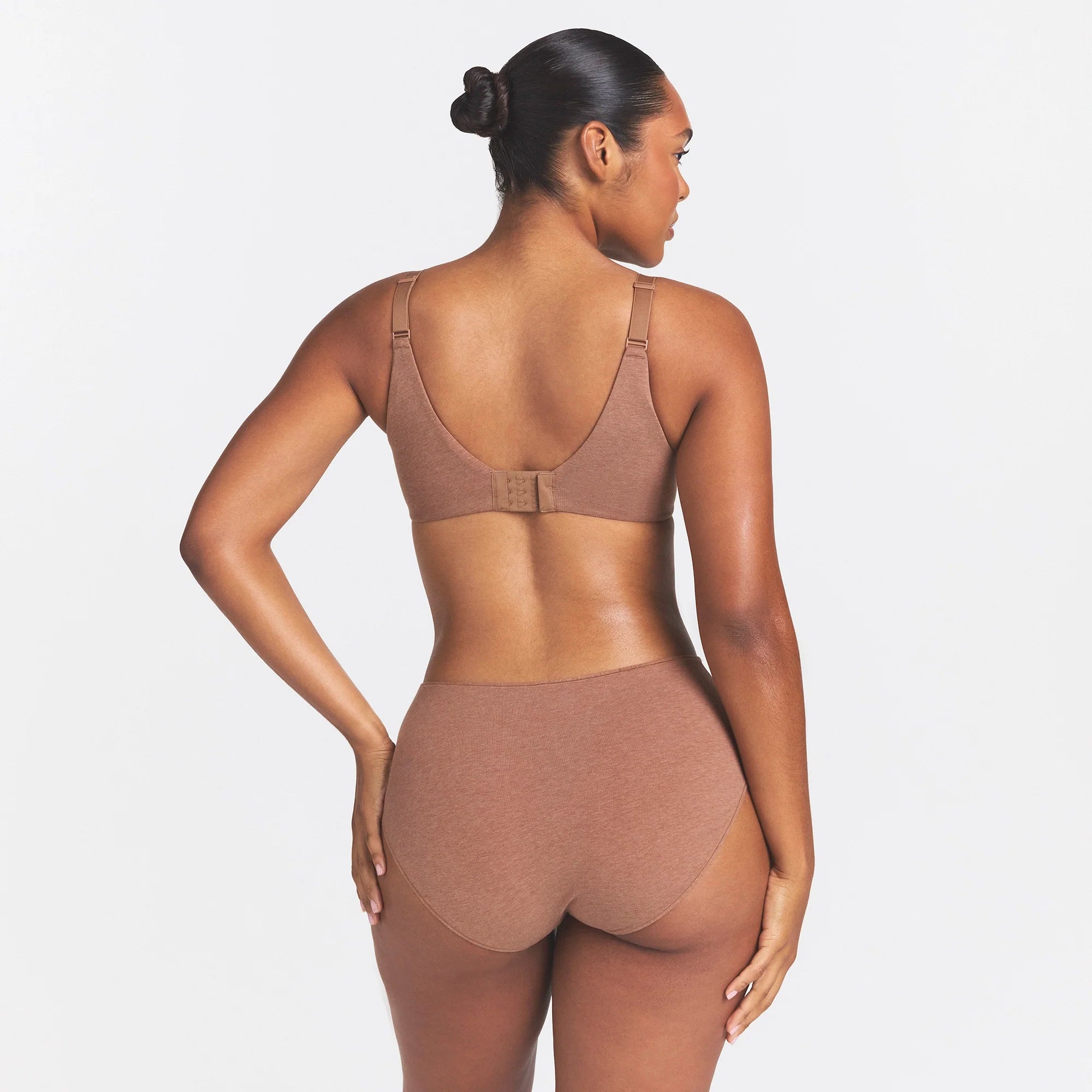 EVERYDAY COTTON FULL COVERAGE BRA | SIENNA HEATHER ON A MODEL SIDE VIEW @ | FOCUS: 0.0, 1.0, 0.9