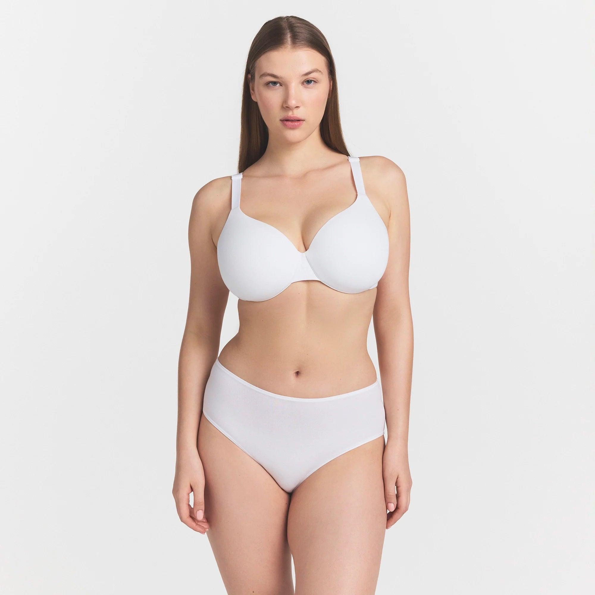 EVERYDAY COTTON FULL COVERAGE BRA | SNOW ON A MODEL SIDE VIEW @ | FOCUS: 0.0, 1.0, 0.9