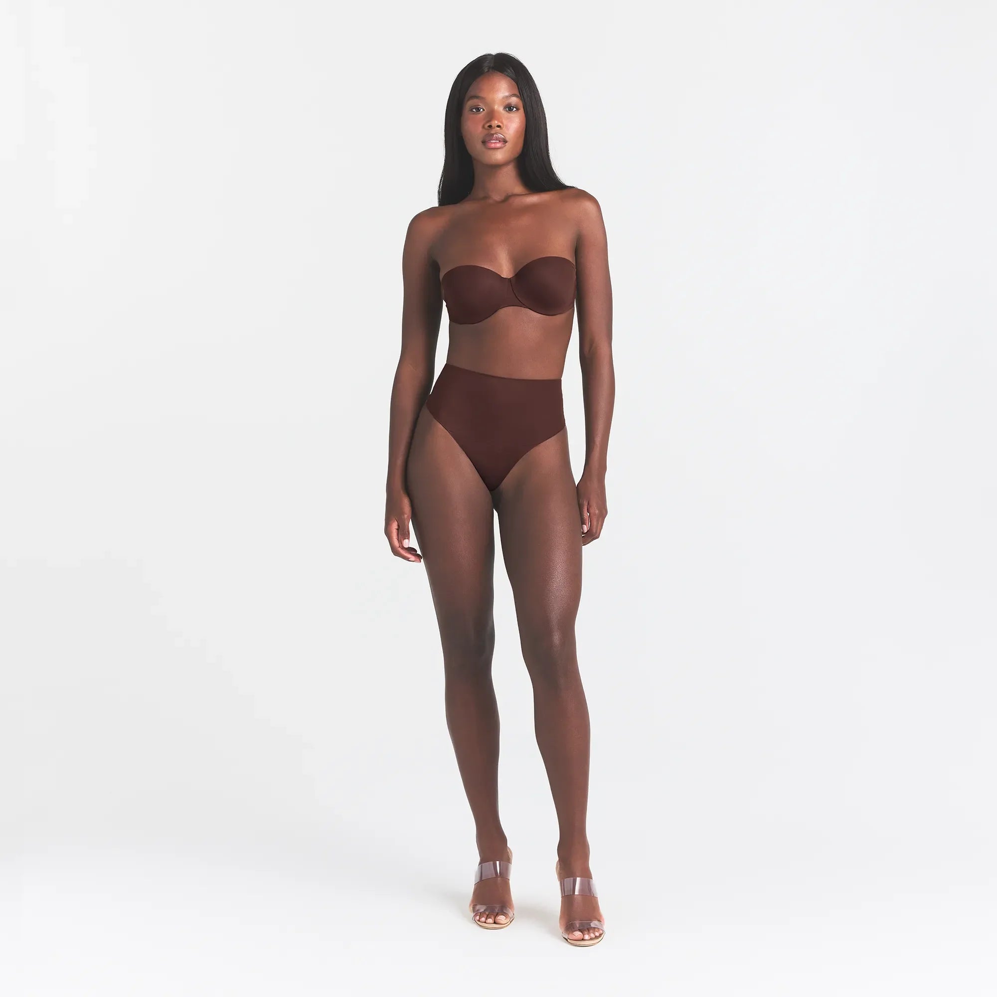 SMOOTHING INTIMATES STRAPLESS BRA | COCOA ON A MODEL FRONT VIEW @ | FOCUS: 0.0, 1.0, 0.9