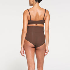 FITS EVERYBODY MATERNITY PUMPING SCOOP BRALETTE | JASPER ON A MODEL BACK VIEW