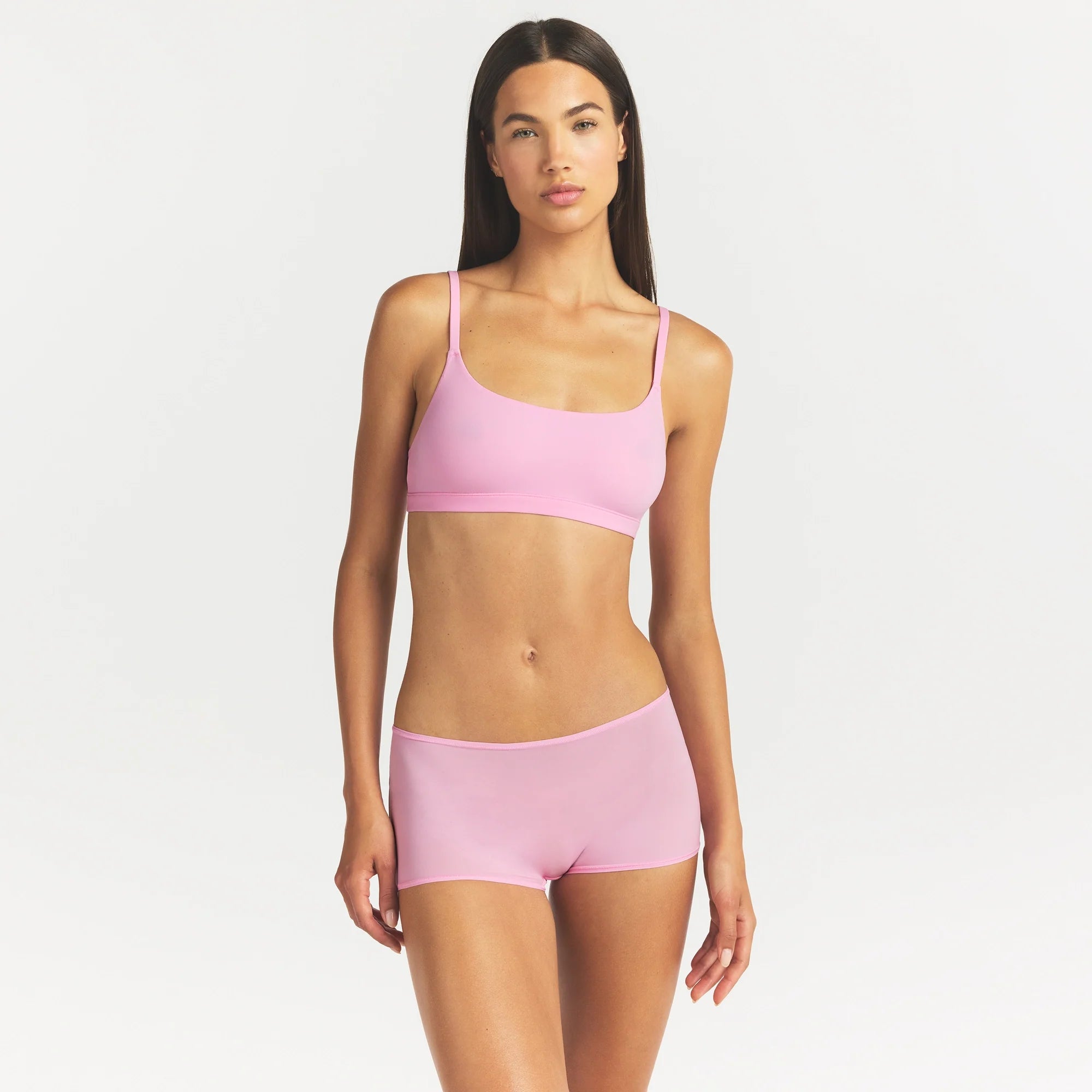 FITS EVERYBODY SCOOP BRALETTE | BUBBLE GUM ON A MODEL SIDE VIEW @ | FOCUS: 0.0, 1.0, 0.9