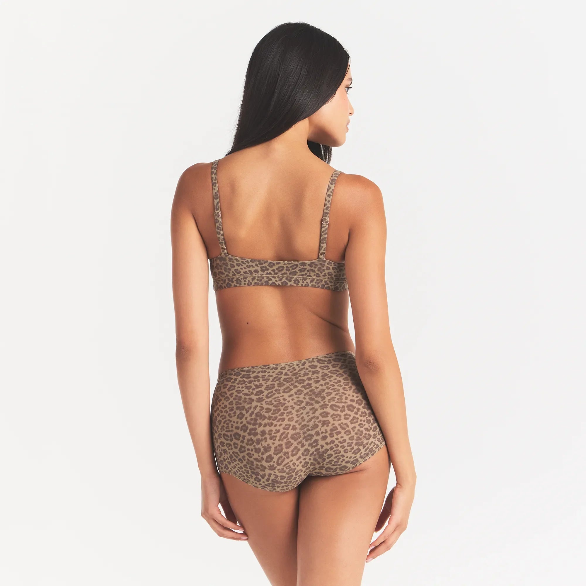 FITS EVERYBODY SCOOP BRALETTE | DESERT LEOPARD INK PRINT ON A MODEL BACK VIEW @ | FOCUS: 0.0, 1.0, 0.9