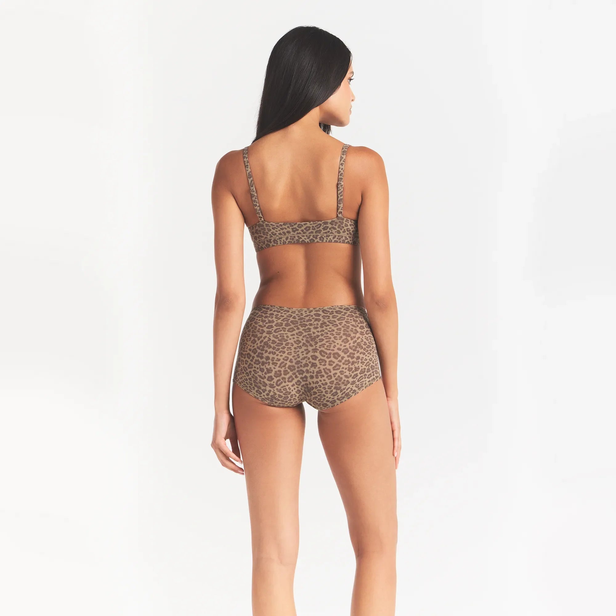 FITS EVERYBODY SCOOP BRALETTE | DESERT LEOPARD INK PRINT ON A MODEL BACK VIEW @ | FOCUS: 0.0, 1.0, 0.9