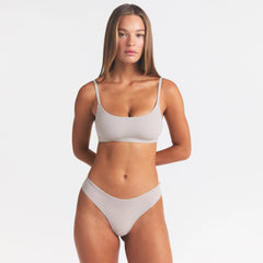 FITS EVERYBODY SCOOP BRALETTE 2-PACK | DESERT LEOPARD AND STONE ON A MODEL SIDE VIEW @ | FOCUS: 0.0, 1.0, 0.9