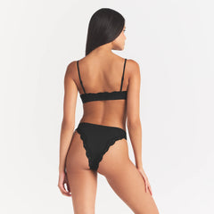 FITS EVERYBODY LACE SCOOP BRALETTE | ONYX ON A MODEL BACK VIEW @ | FOCUS: 0.0, 1.0, 0.9