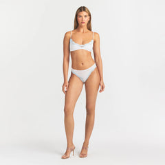 FITS EVERYBODY LACE SCOOP BRALETTE | SLATE PIN DOT PRINT ON A MODEL FRONT VIEW @ | FOCUS: 0.0, 1.0, 0.9