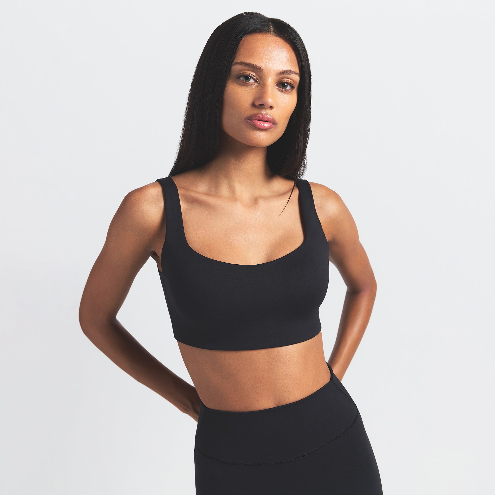 NikeSKIMS MATTE SCOOP NECK BRA | OBSIDIAN ON A MODEL FRONT VIEW @ | FOCUS: 0.0, 1.0, 0.9