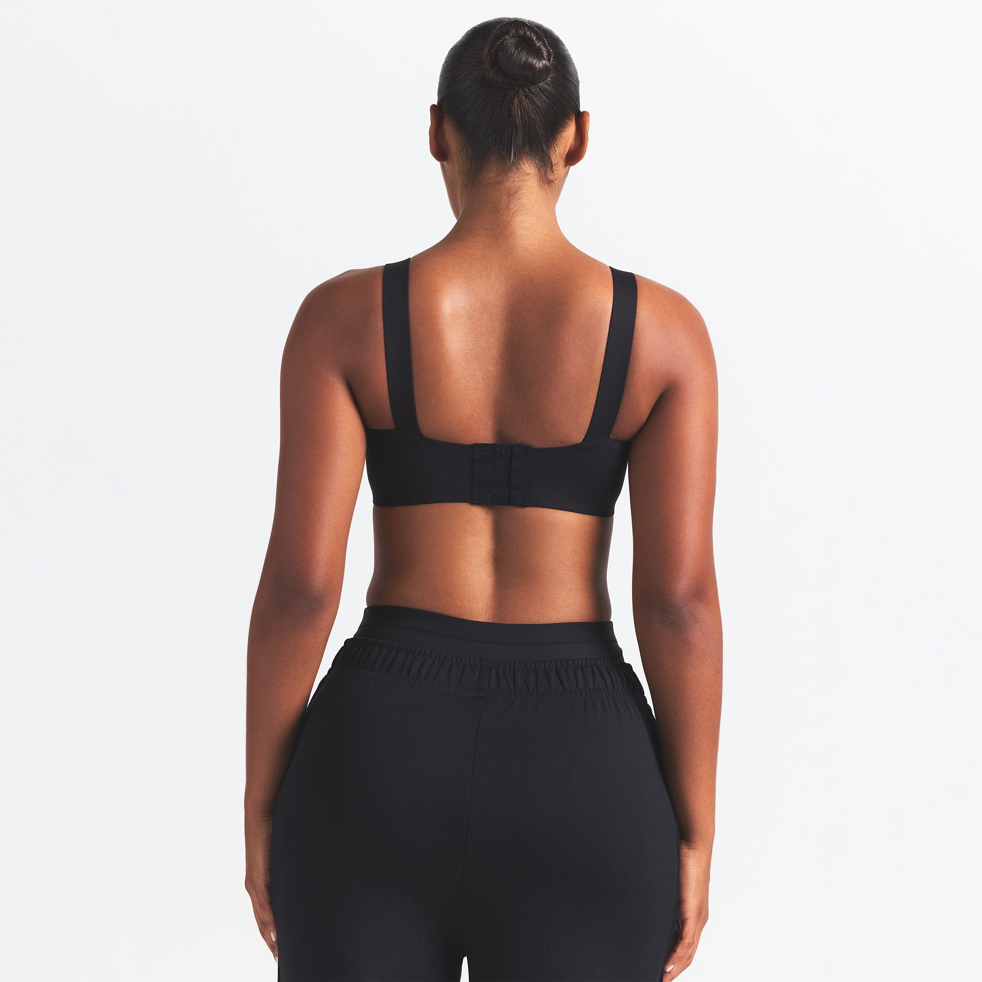 NikeSKIMS MATTE WIDE STRAP BRA | OBSIDIAN ON A MODEL BACK VIEW @ | FOCUS: 0.0, 1.0, 0.9