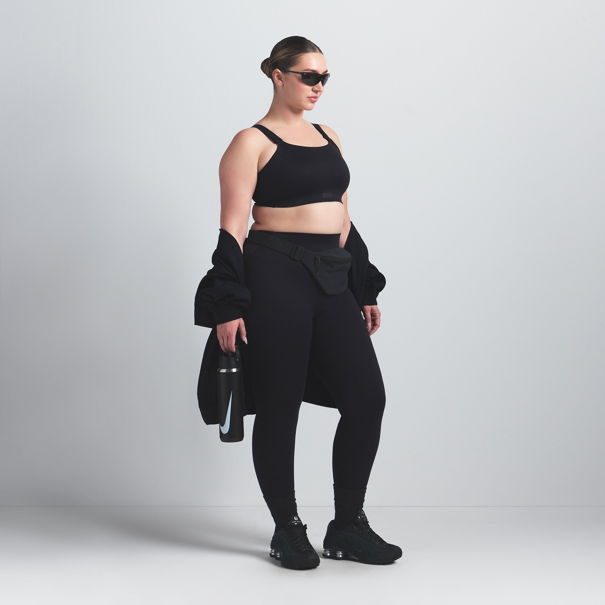 NikeSKIMS MATTE WIDE STRAP BRA | OBSIDIAN ON A MODEL SIDE VIEW @ | FOCUS: 0.0, 1.0, 0.9