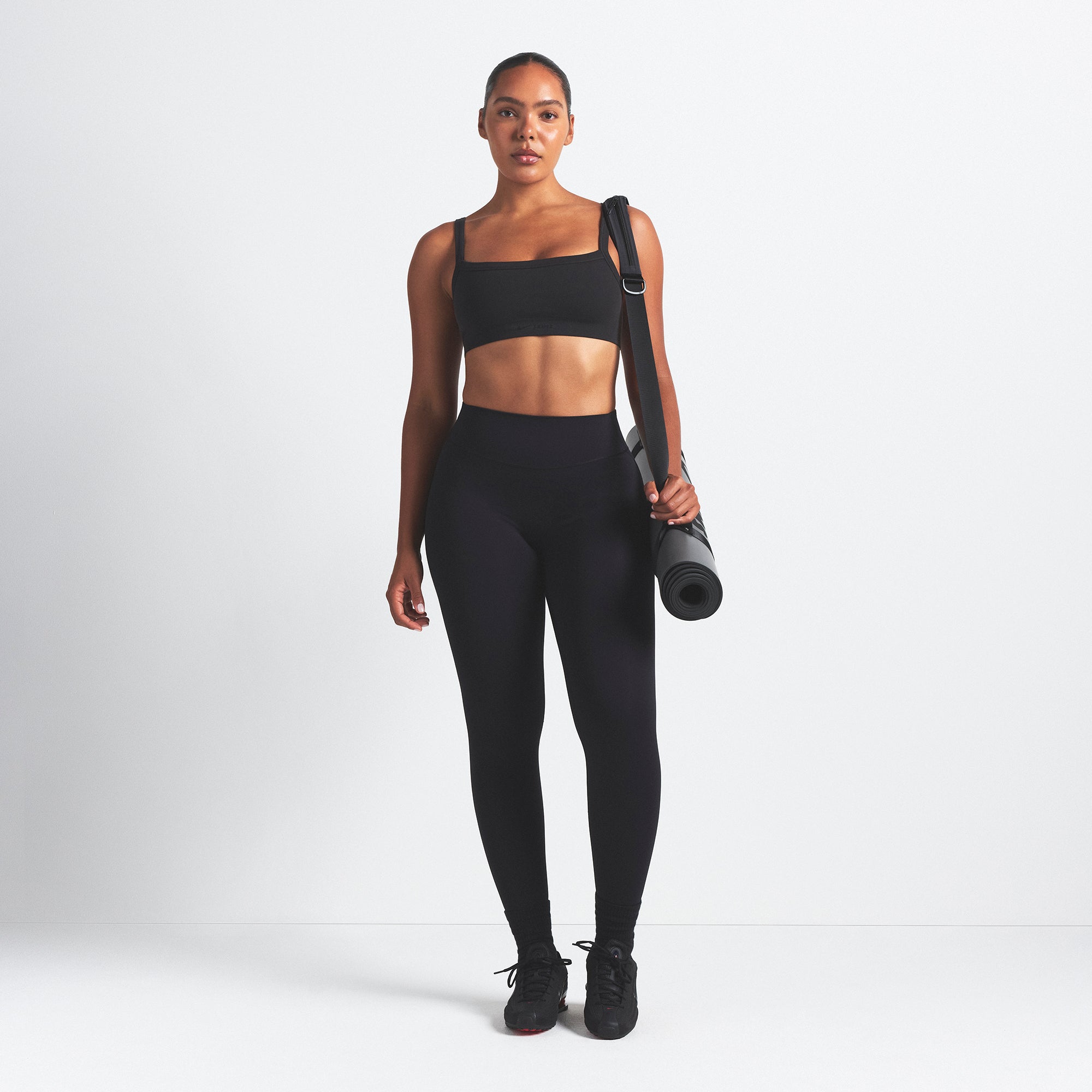 NikeSKIMS VINTAGE SEAMLESS CAMI BRA | OBSIDIAN ON A MODEL FRONT VIEW @ | FOCUS: 0.9, 0.1, 0.7