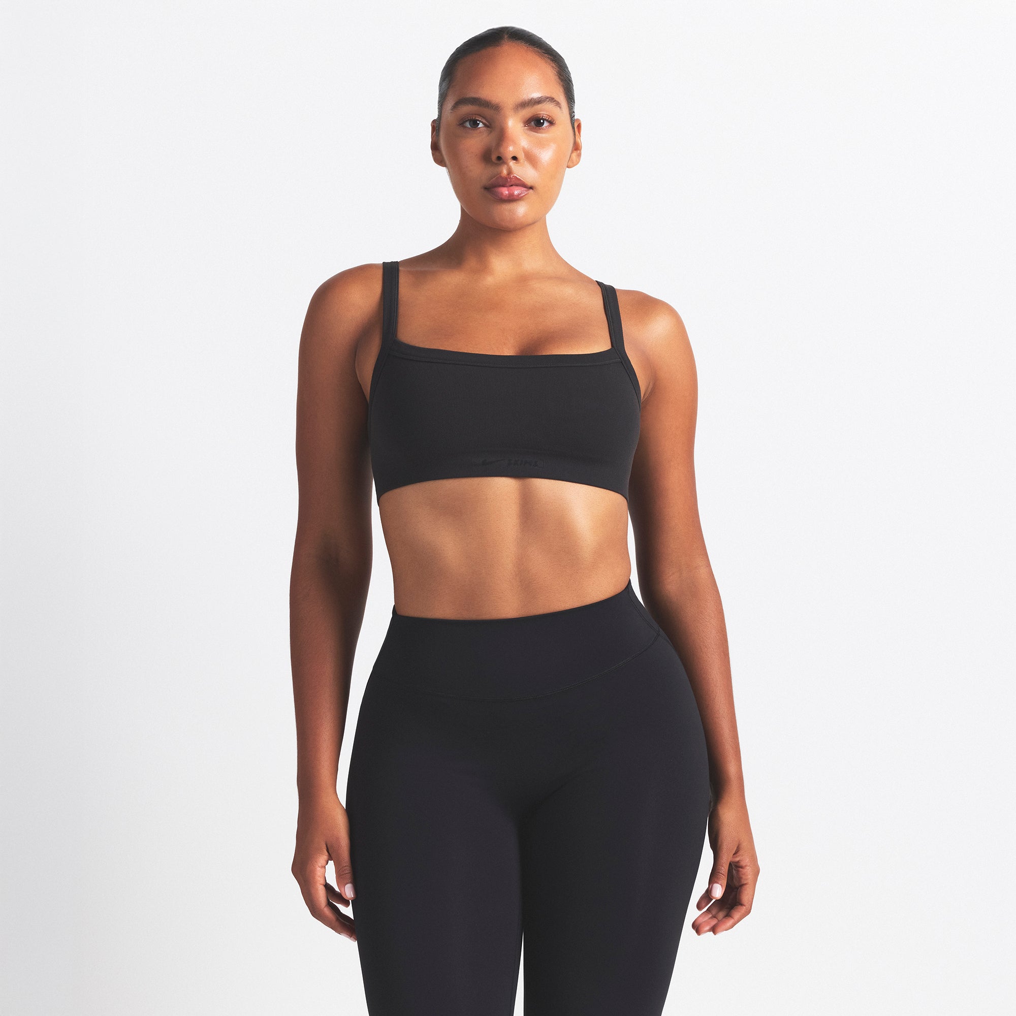 NikeSKIMS VINTAGE SEAMLESS CAMI BRA | OBSIDIAN ON A MODEL SIDE VIEW @ | FOCUS: 0.9, 0.1, 0.7