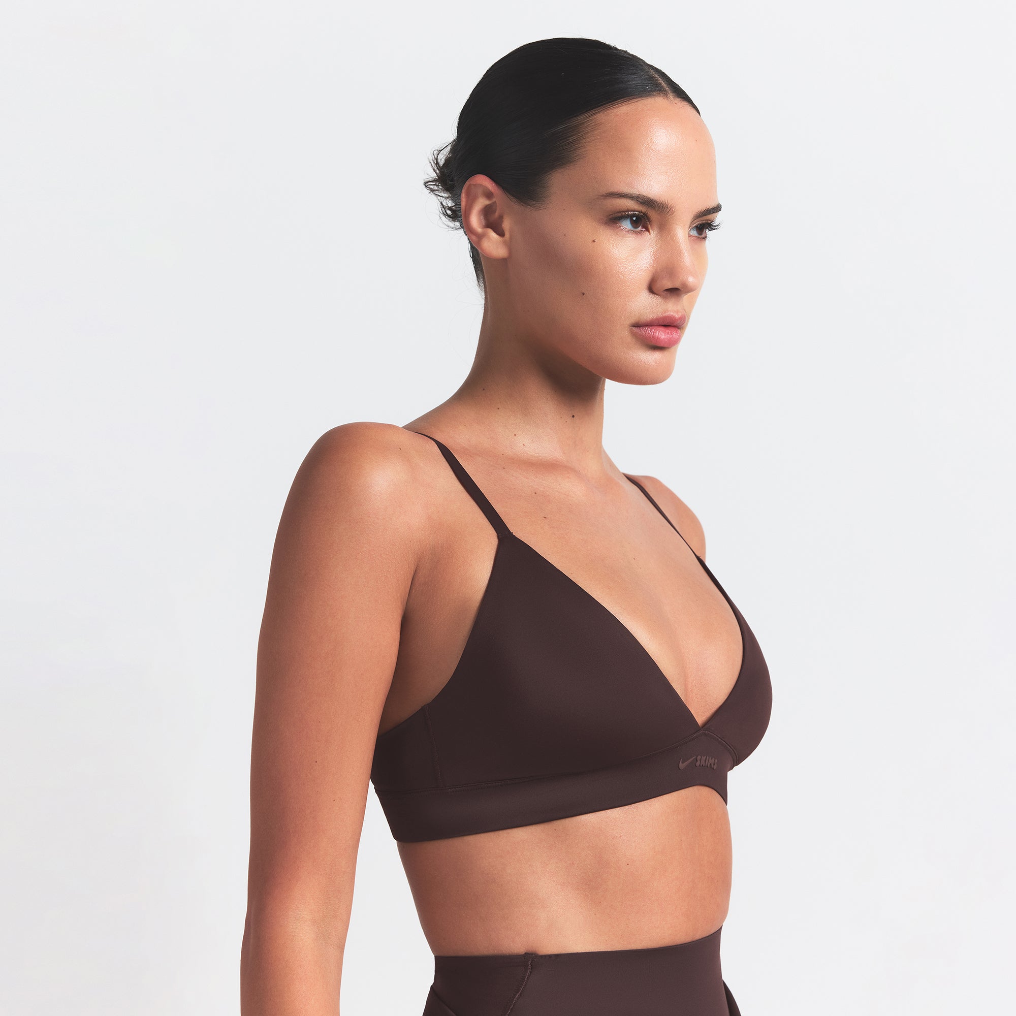 NikeSKIMS SHINE TRIANGLE BRA | PHOENIX ON A MODEL SIDE VIEW @ | FOCUS: 0.9, 0.1, 0.7