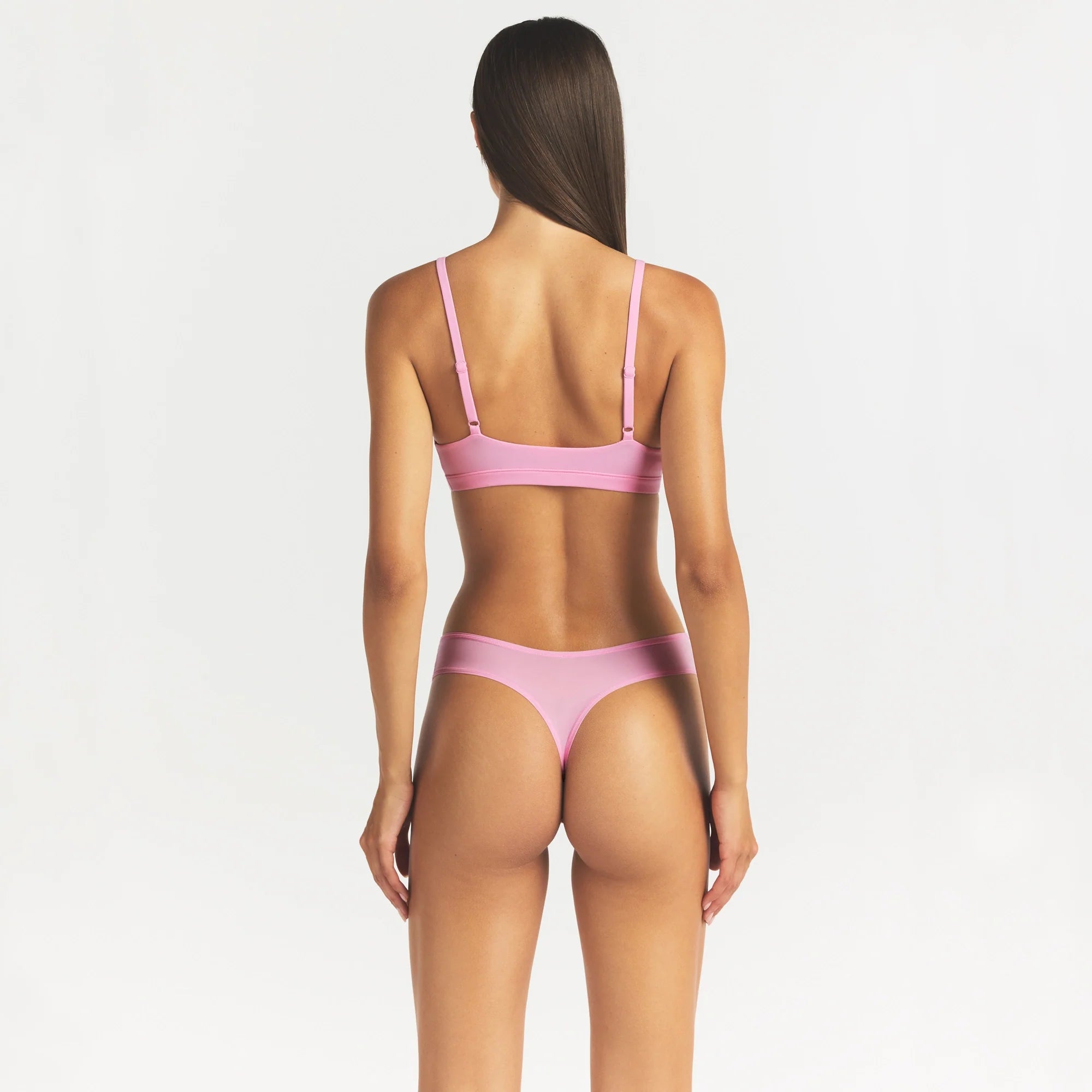 FITS EVERYBODY TRIANGLE BRALETTE | BUBBLE GUM ON A MODEL SIDE VIEW @ | FOCUS: 0.0, 1.0, 0.9