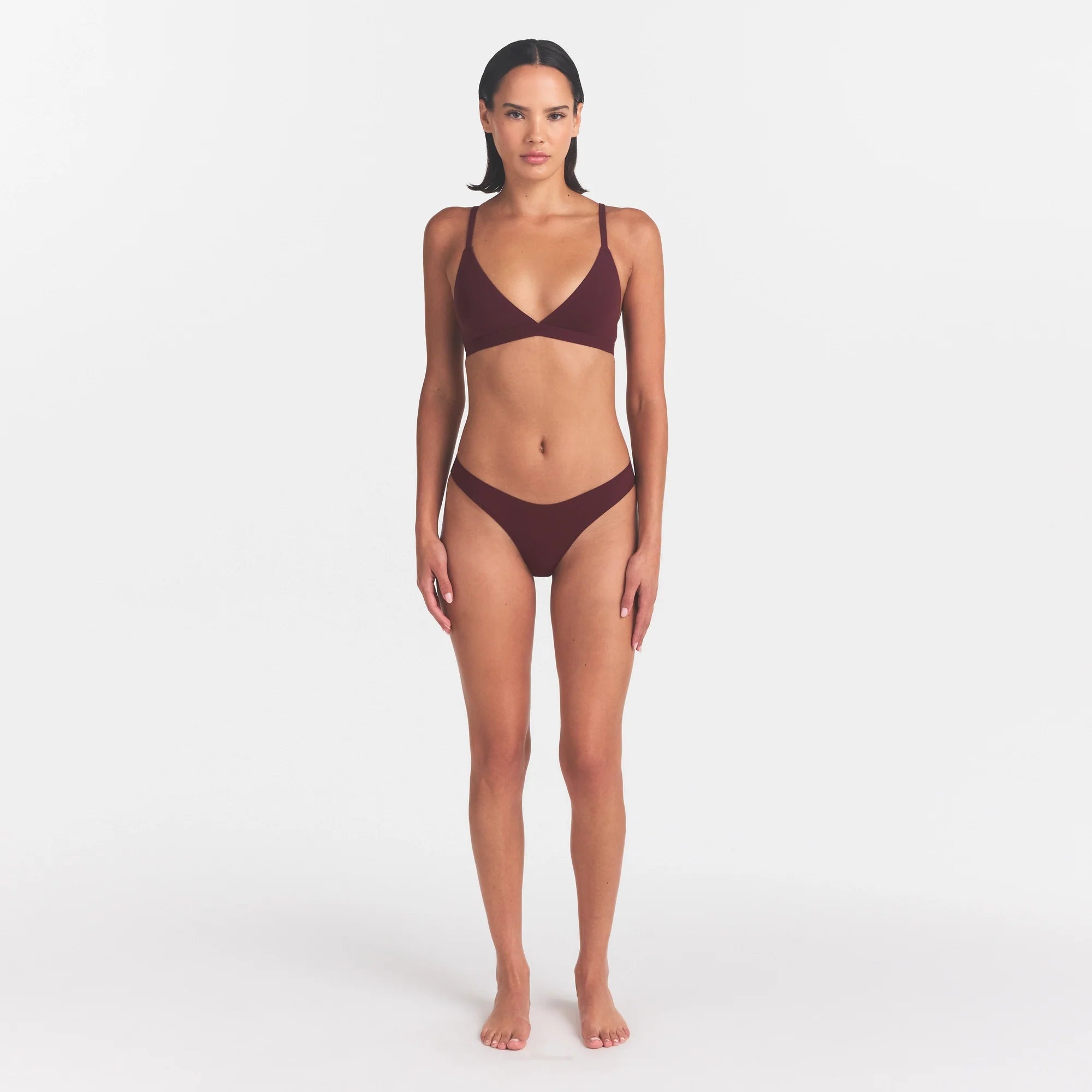 FITS EVERYBODY TRIANGLE BRALETTE | CURRANT & LAYS FLAT ON A WHITE BACKGROUND | FLT