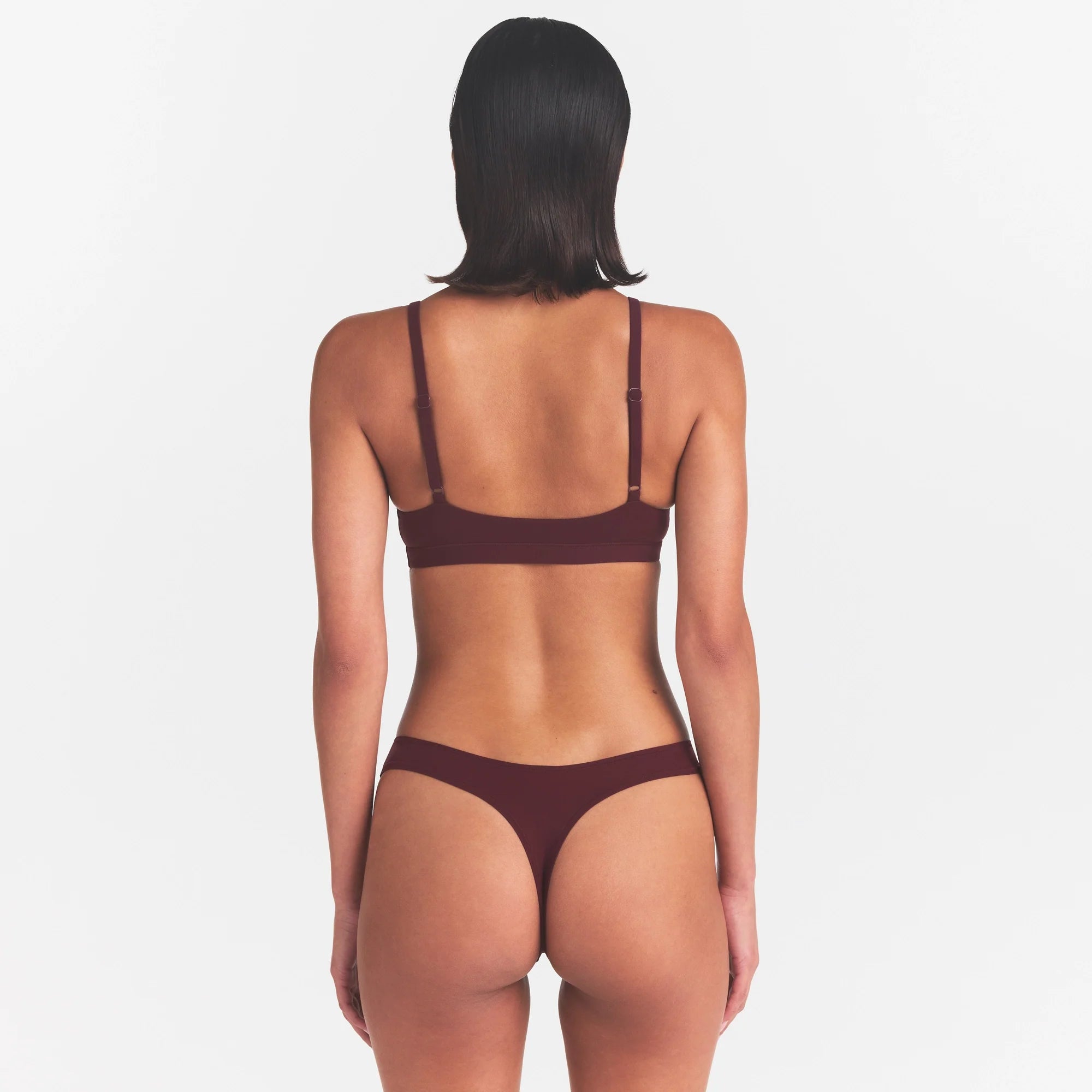 FITS EVERYBODY TRIANGLE BRALETTE | CURRANT & LAYS FLAT ON A WHITE BACKGROUND | FLT