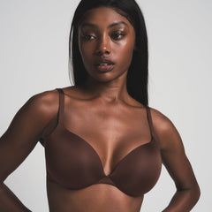 SKIMS ULTIMATE BRA IN COCOA ON A MODEL FRONT VIEW | FOCUS: 0.0, 1.0, 0.9  | COMP
