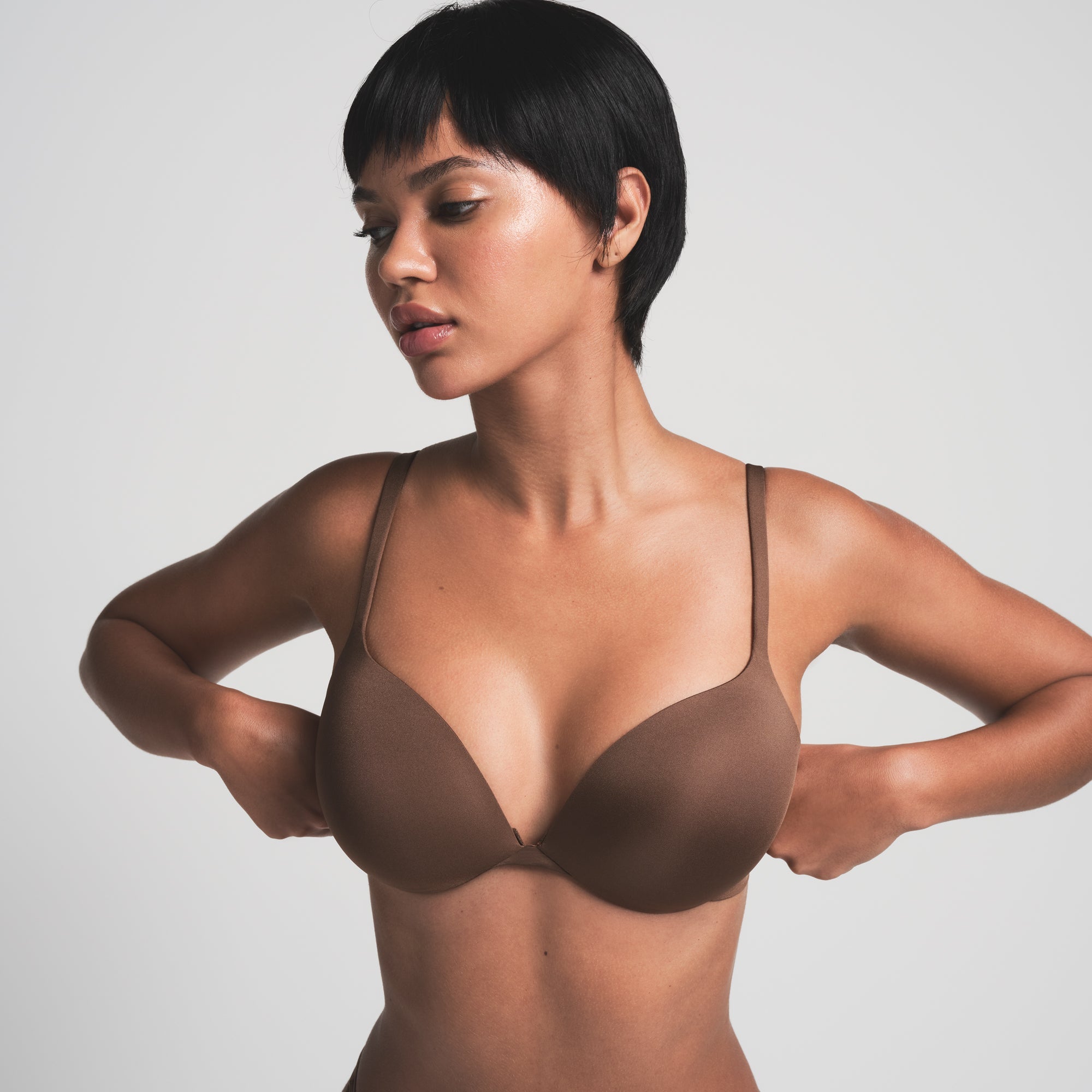 SKIMS ULTIMATE BRA IN JASPER ON A MODEL FRONT VIEW | FOCUS: 0.0, 1.0, 0.9  | COMP