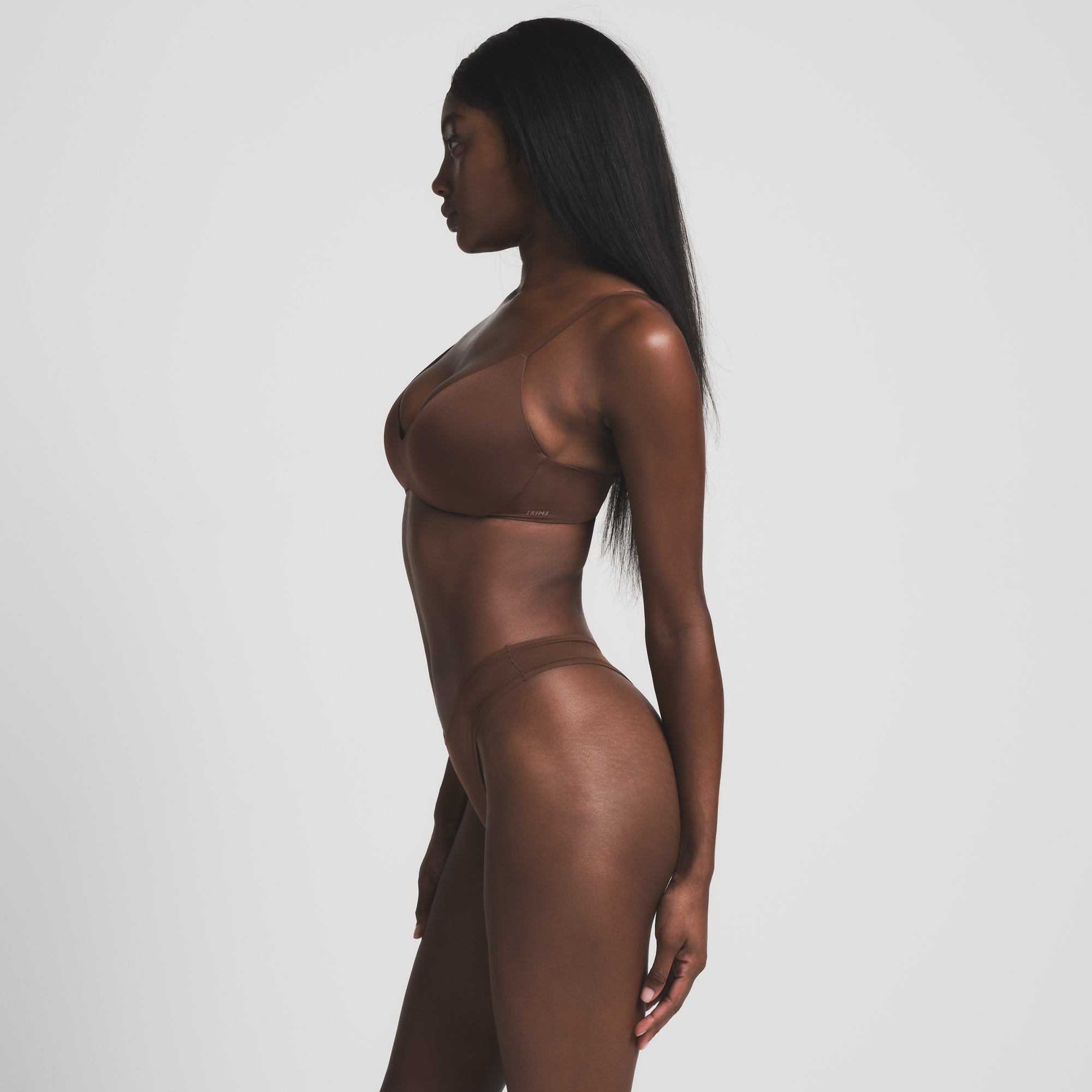 WIRELESS FORM PUSH UP PLUNGE BRA IN COCOA | ON A MODEL SIDE VIEW | FOCUS: 0.0, 1.0, 0.9