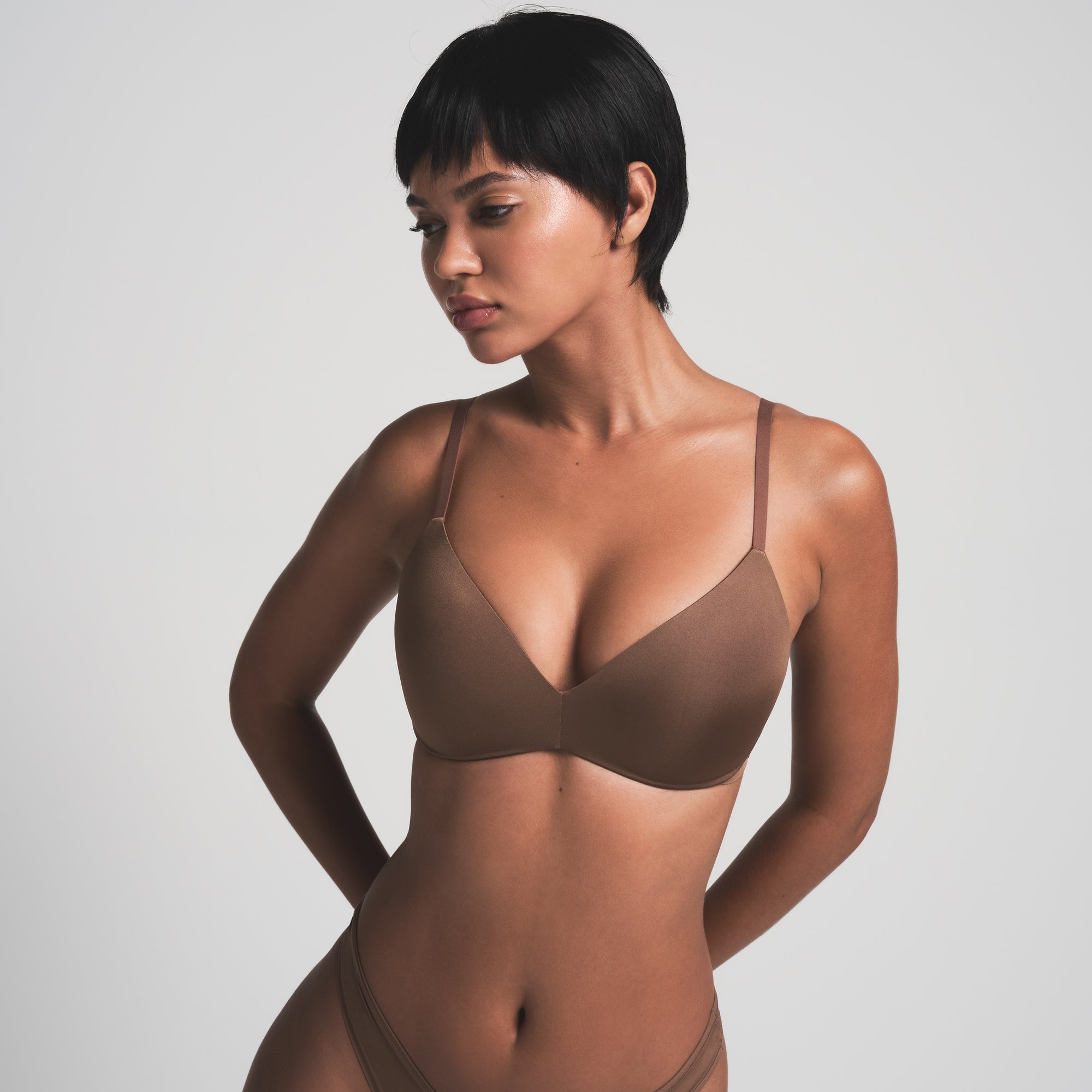 WIRELESS FORM PUSH UP PLUNGE BRA IN JASPER | ON A MODEL FRONT VIEW @ | FOCUS: 0.0, 1.0, 0.9