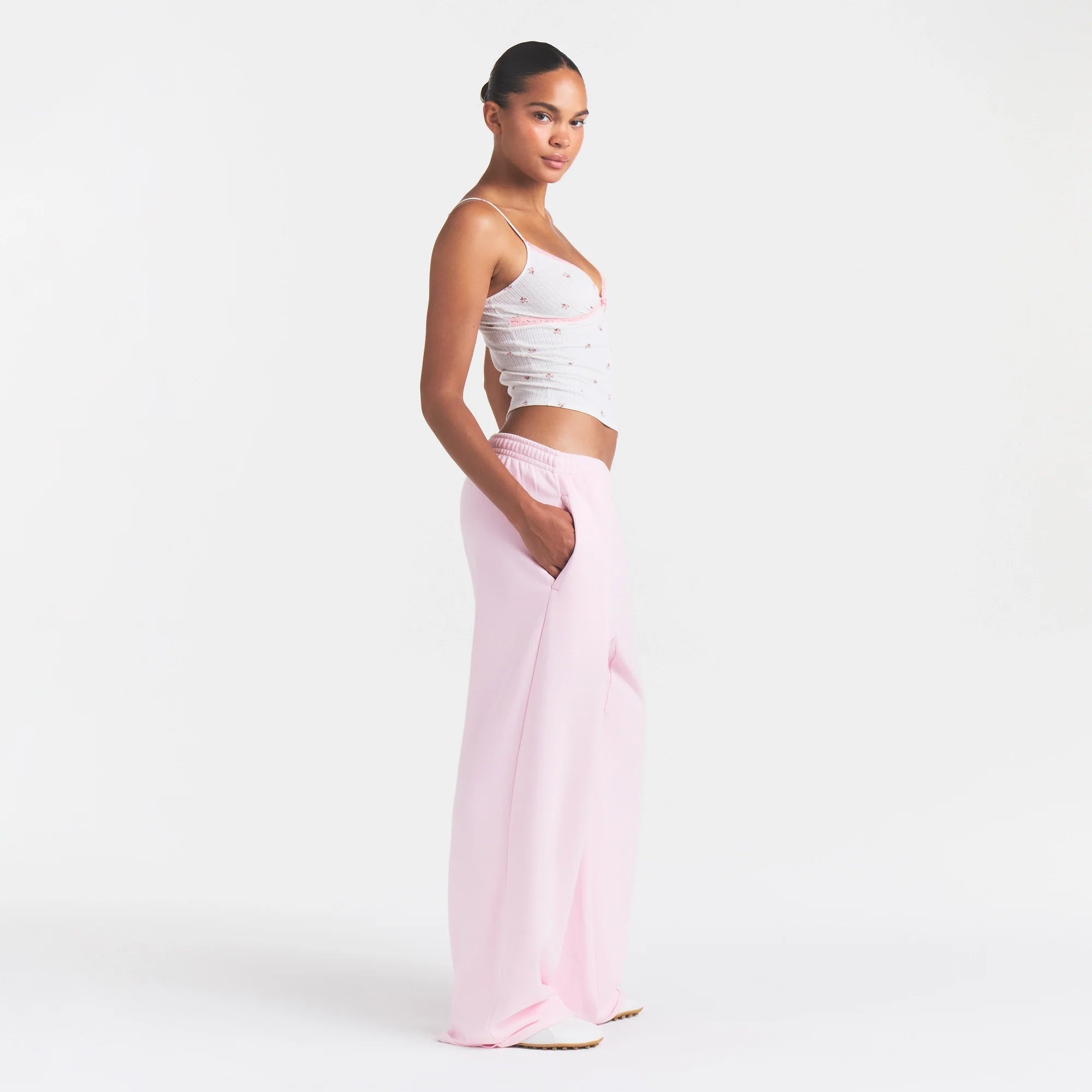 COTTON FLEECE OVERSIZED STRAIGHT LEG PANT | CHERRY BLOSSOM ON A MODEL FRONT VIEW @ | FOCUS: 0.0, 1.0, 0.9