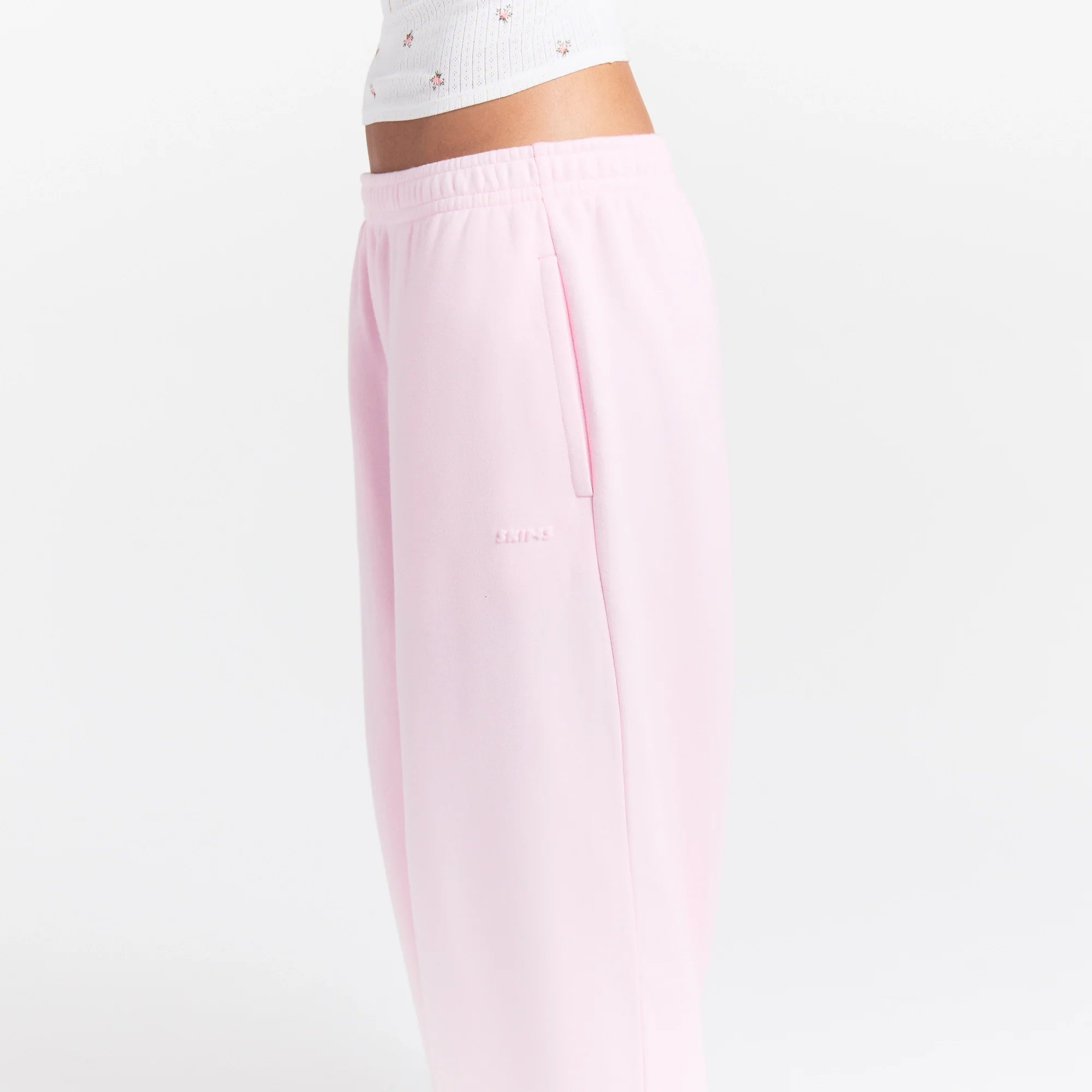 COTTON FLEECE OVERSIZED STRAIGHT LEG PANT | CHERRY BLOSSOM ON A MODEL FRONT VIEW @ | FOCUS: 0.0, 1.0, 0.9