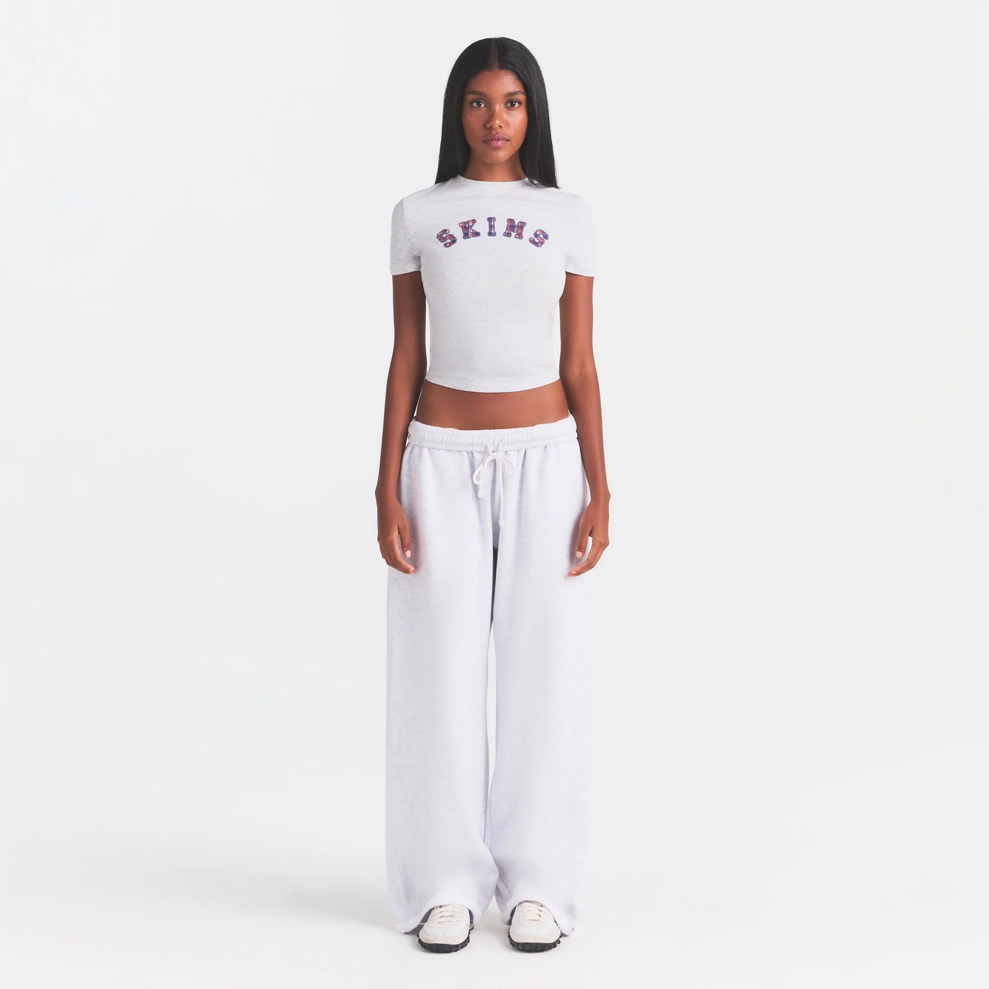 COTTON FLEECE OVERSIZED STRAIGHT LEG PANT | LIGHT HEATHER GREY ON A MODEL FRONT VIEW @ | FOCUS: 0.0, 1.0, 0.9