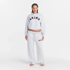 COTTON FLEECE CLASSIC STRAIGHT LEG PANT | LIGHT HEATHER GREY WITH ONYX LOGO ON A MODEL FRONT VIEW @ | FOCUS: 0.0, 1.0, 0.9