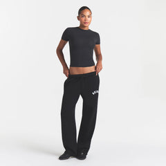 COTTON FLEECE CLASSIC STRAIGHT LEG PANT | ONYX SNOW ARCHED SKIMS LOGO & LAYS ON MODEL @ | FOCUS: 0.0, 1.0, 0.9