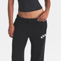 COTTON FLEECE CLASSIC STRAIGHT LEG PANT | ONYX SNOW ARCHED SKIMS LOGO & LAYS ON MODEL @ | FOCUS: 0.0, 1.0, 0.9