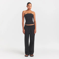 WOVEN COTTON OVERSIZED STRAIGHT LEG PANT | ONYX ON A MODEL FRONT VIEW @ | FOCUS: 0.0, 1.0, 0.9