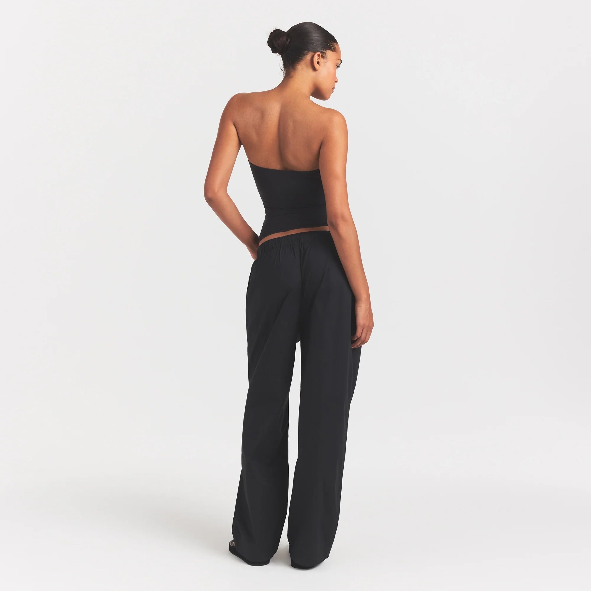 WOVEN COTTON OVERSIZED STRAIGHT LEG PANT | ONYX ON A MODEL FRONT VIEW @ | FOCUS: 0.0, 1.0, 0.9