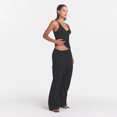 WOVEN COTTON OVERSIZED LOW RISE CARGO PANT | ONYX ON A MODEL FRONT VIEW @ | FOCUS: 0.0, 1.0, 0.9